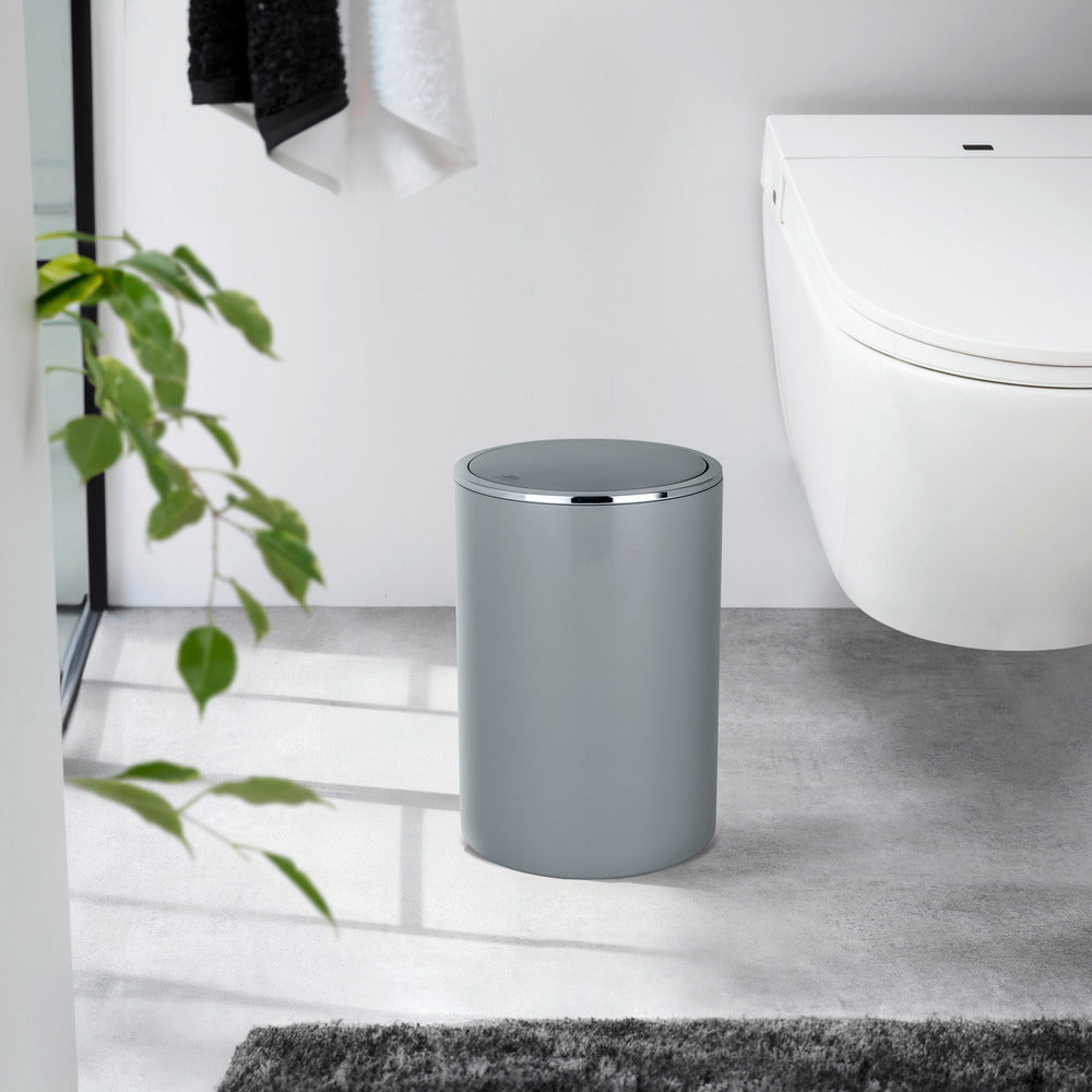 Nærbilde av grå plast på Kosmetikkbøtte med vipplokk Inca grå plast 5 L