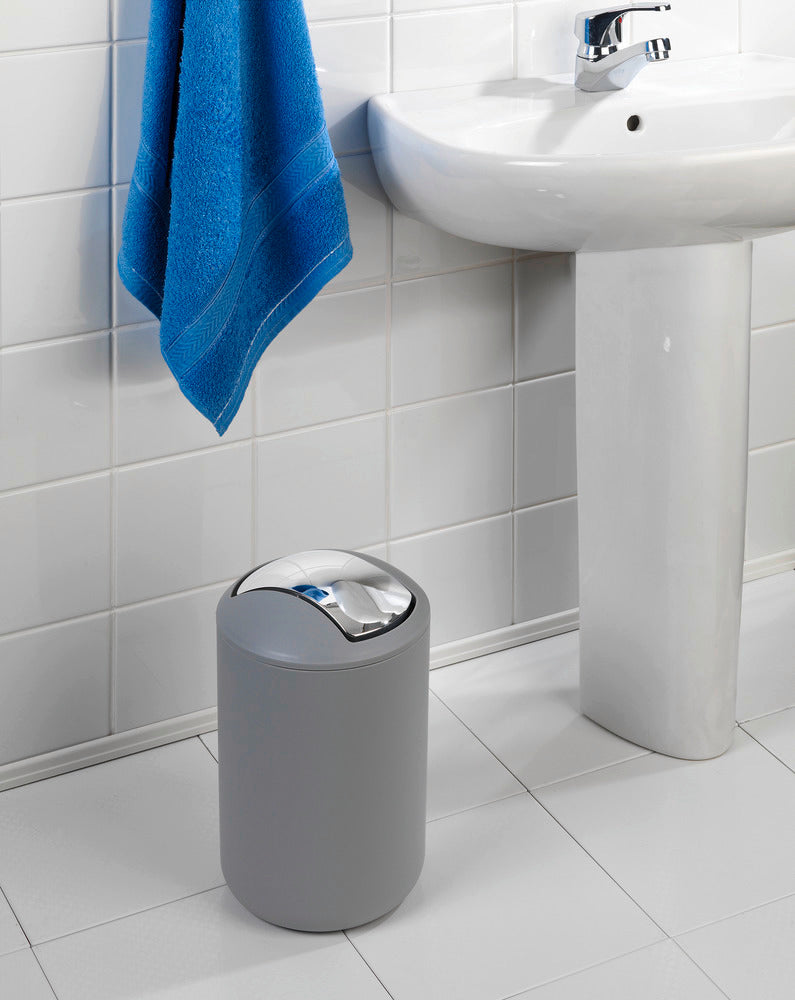 Detalj av vippelokk på Kosmetikkbøtte med vippelokk Brasil grå 6,5 L plast - Wenko