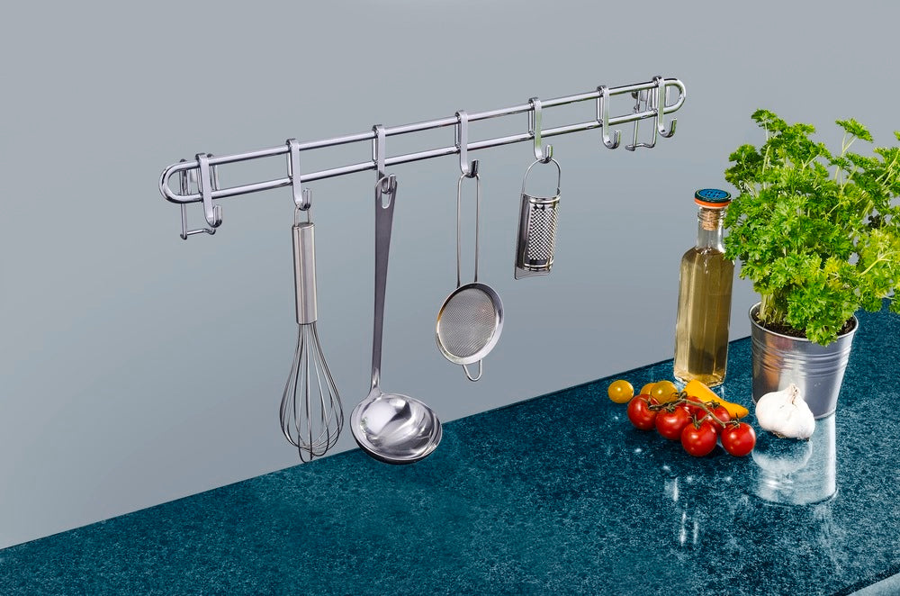 Detalj av krokene på Krokrekke metall 60 cm med 7 kroker Style-serien - WENKO