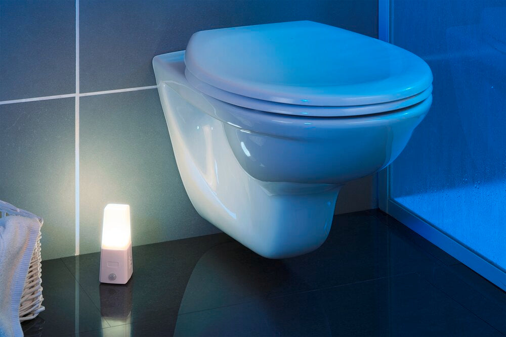 LED undersengslys med bevegelsessensor 2-delt sett batteridrevet i bruk