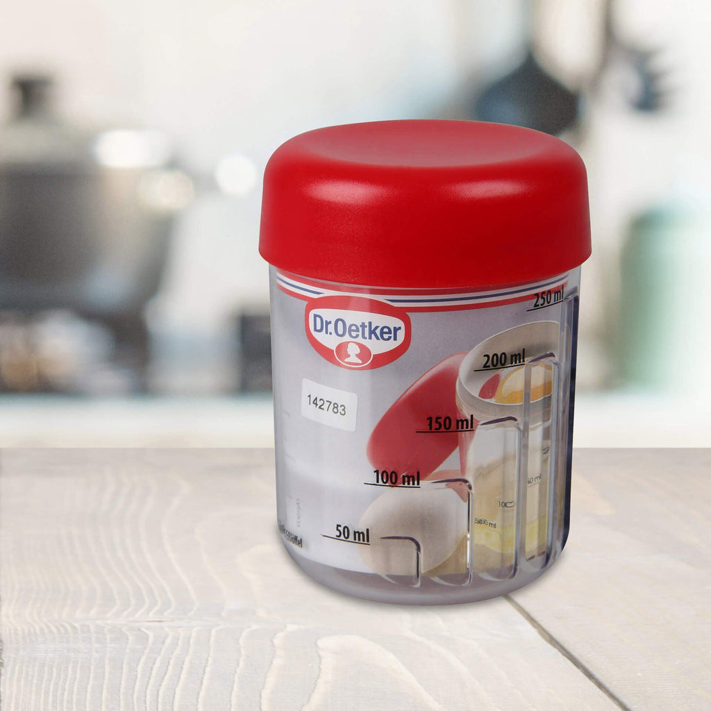 Nærbilde av måleskala på Målebeger med eggdeler 3-delt plast - Dr. Oetker