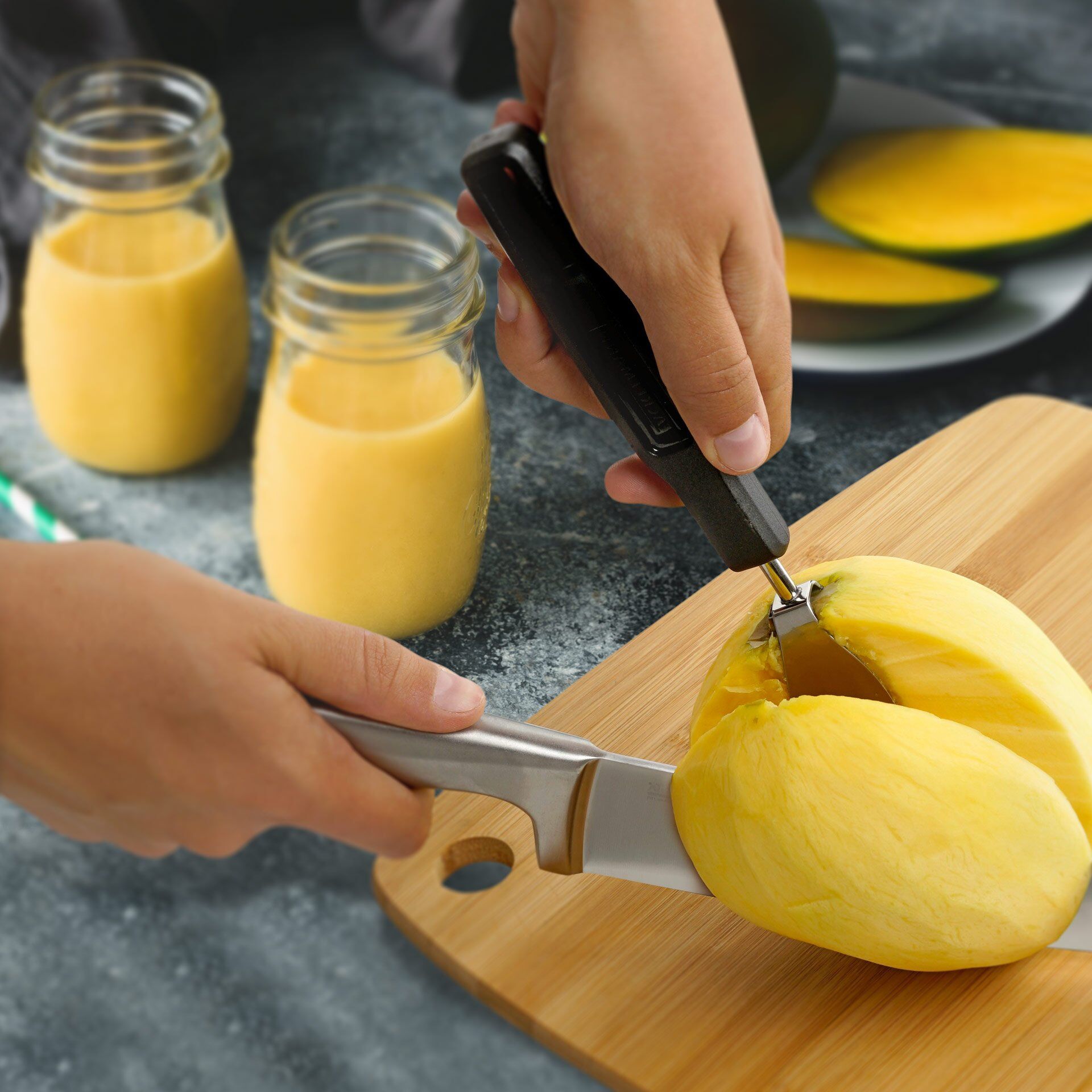 Mangogaffel rustfritt fjærstål med plasthåndtak sett fra siden