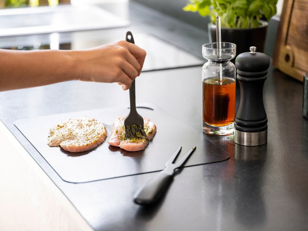Marinadeglass med silikonkost svart - Wenko med marinade