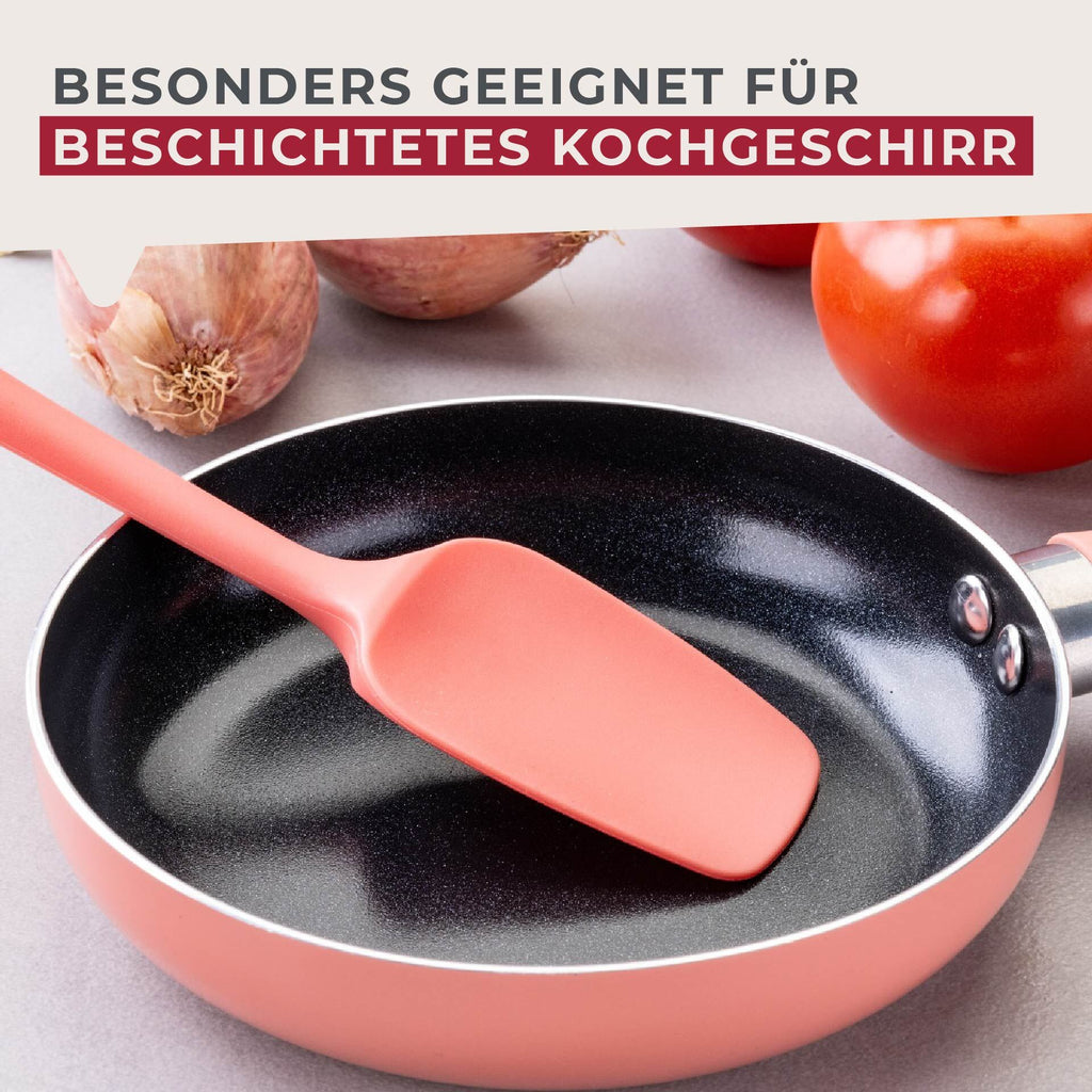 Mini deigskraper rosa silikon 21 cm i bruk med deig