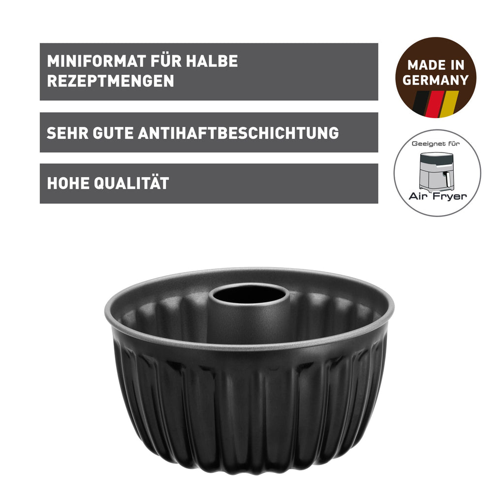 Mini gugelhupfform riflet 17 cm non-stick karbonstål - Kaiser montert i kjøkken