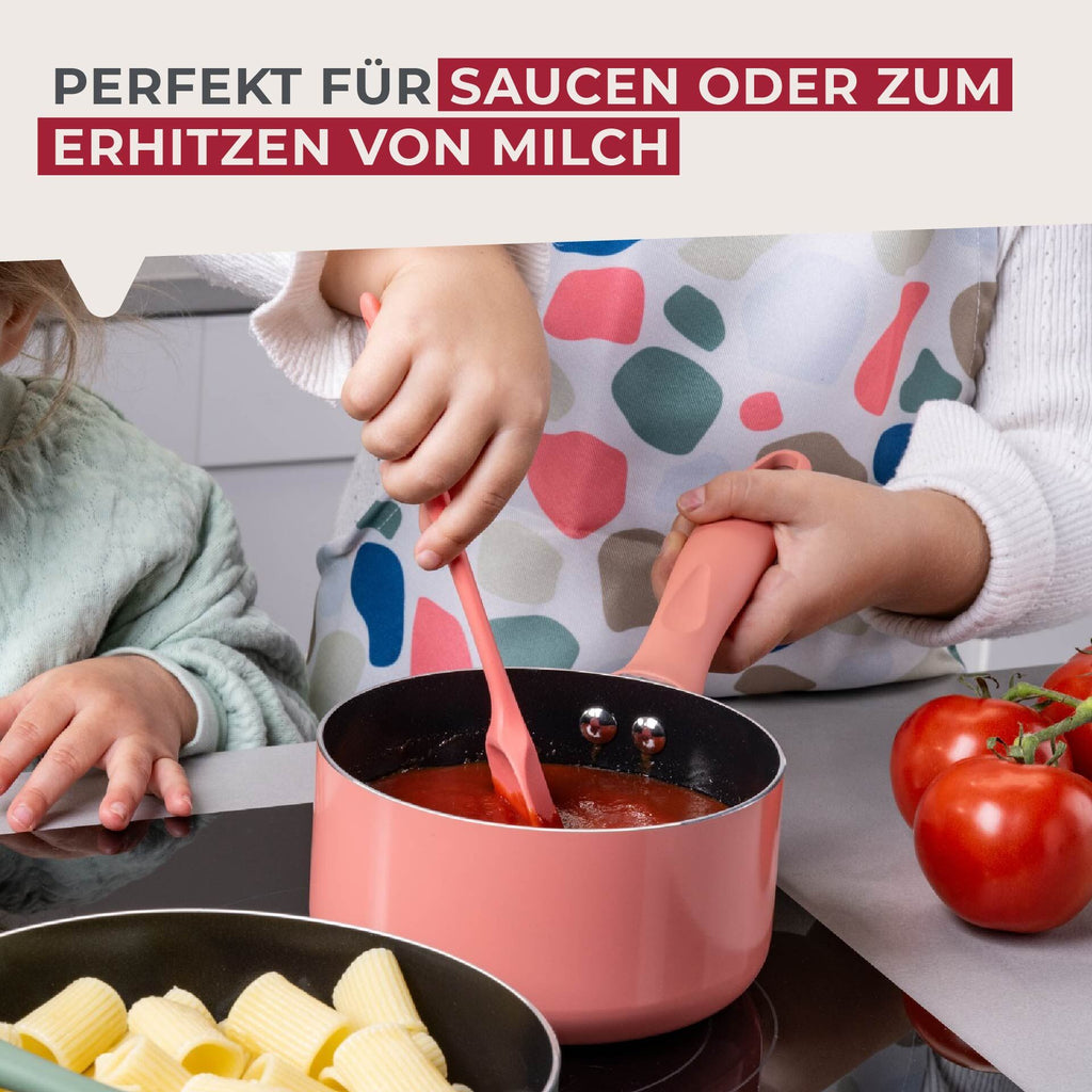 Mini kasserolle rosa Ø14 cm keramisk non-stick i bruk med saus