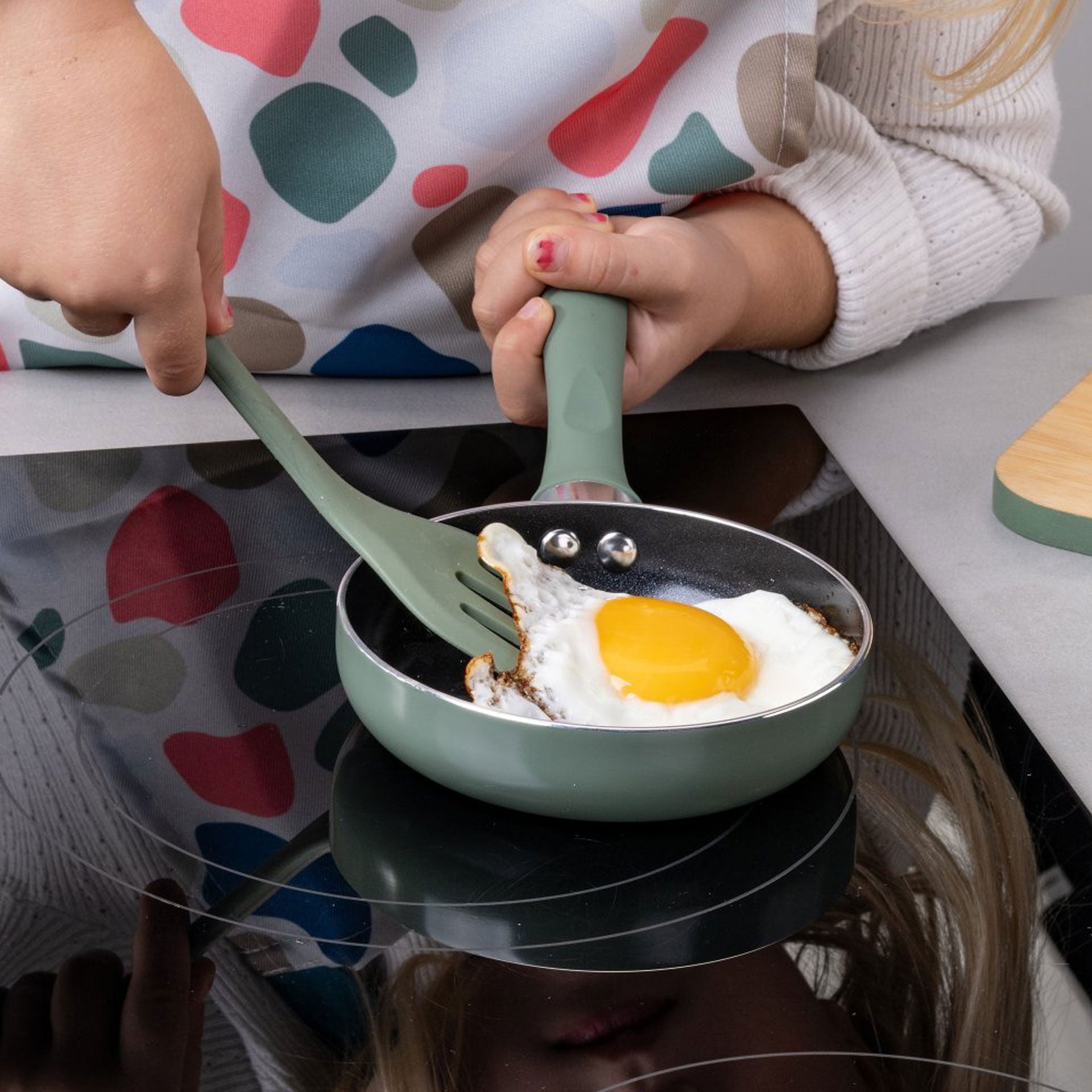 Mini stekespade silikon grønn 21 cm med slisser - Fackelmann bakside