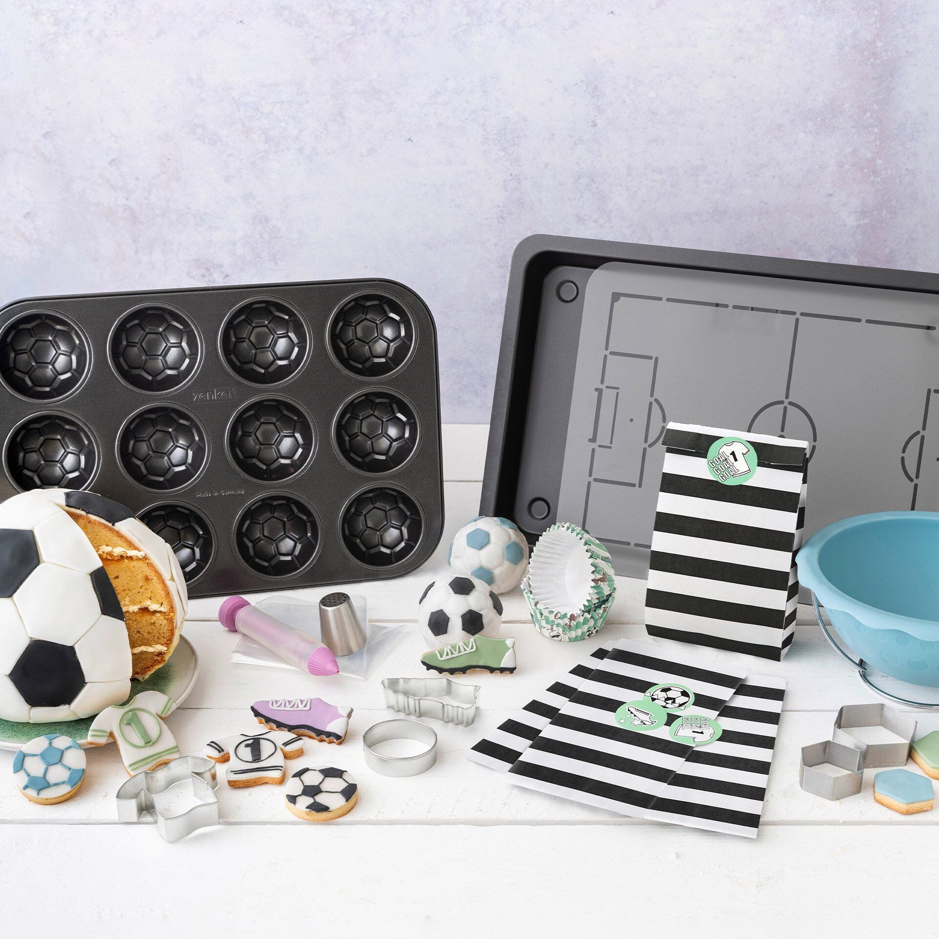 Muffinsformer papir fotball 30 stk Ø5 cm Zenker nærbilde