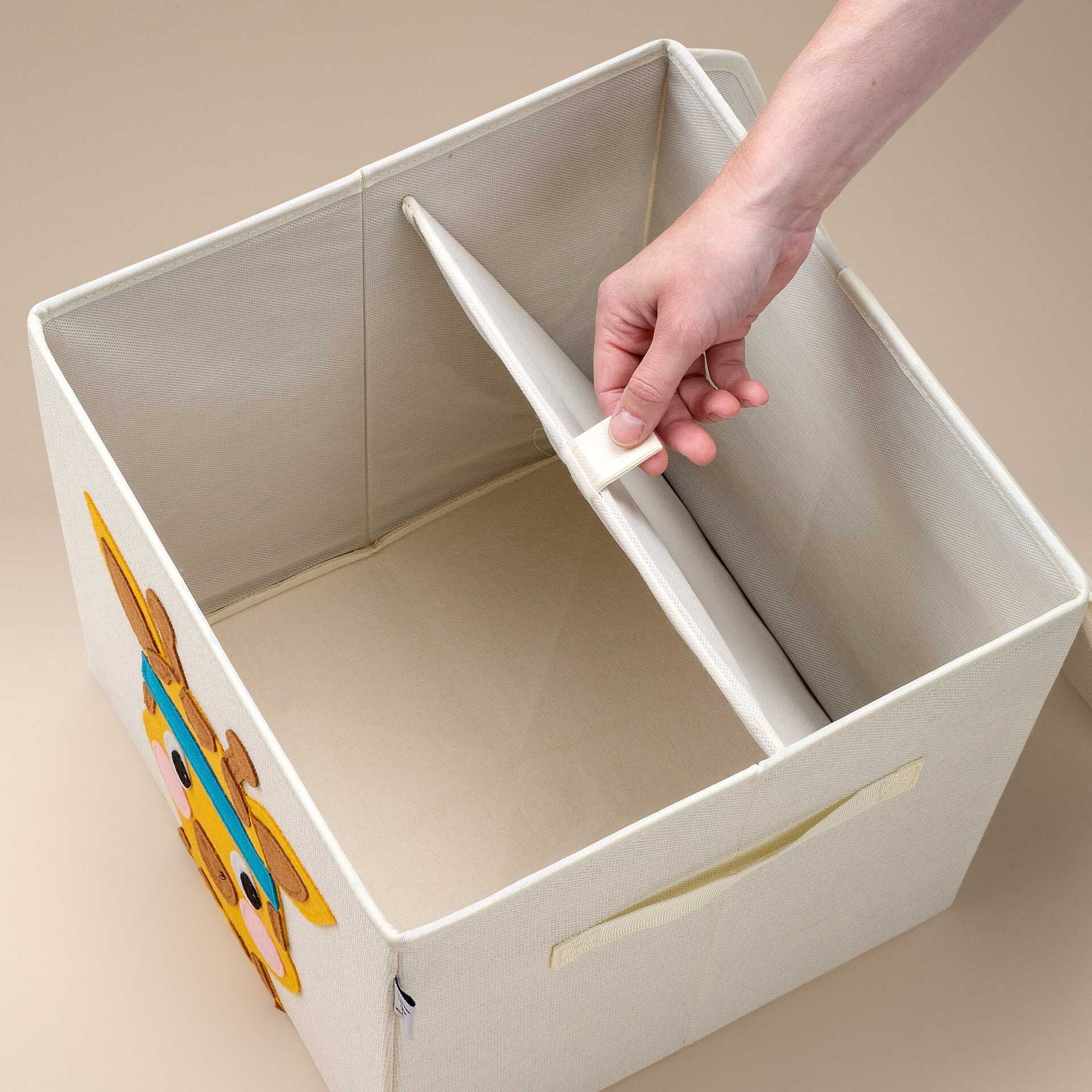 Detalj av sjiraffmotiv på oppbevaringsboks med lokk, sjiraff, beige
