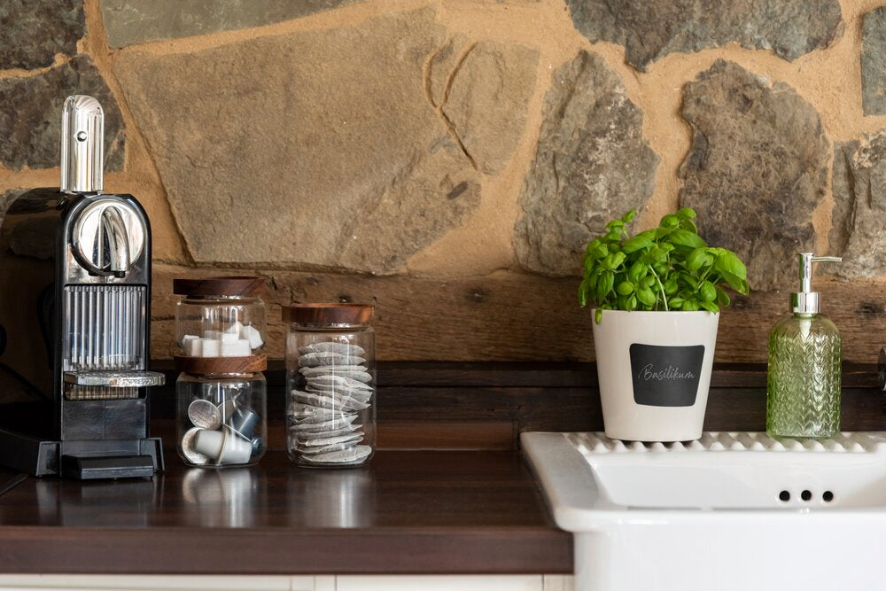 Oppbevaringsglass med lokk i akasietre 300 ml Vido med innhold