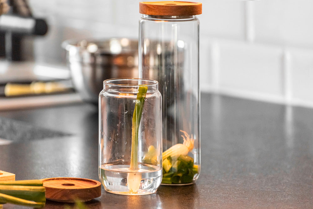 Oppbevaringsglass Vido 1,3 L med lokk i akasietre detalj av glass