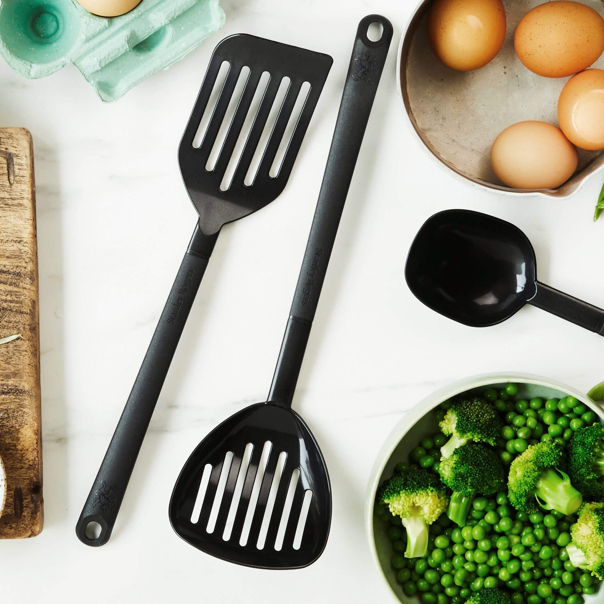 Detalj av håndtak på Øse Black Lion 30 cm non-stick vennlig