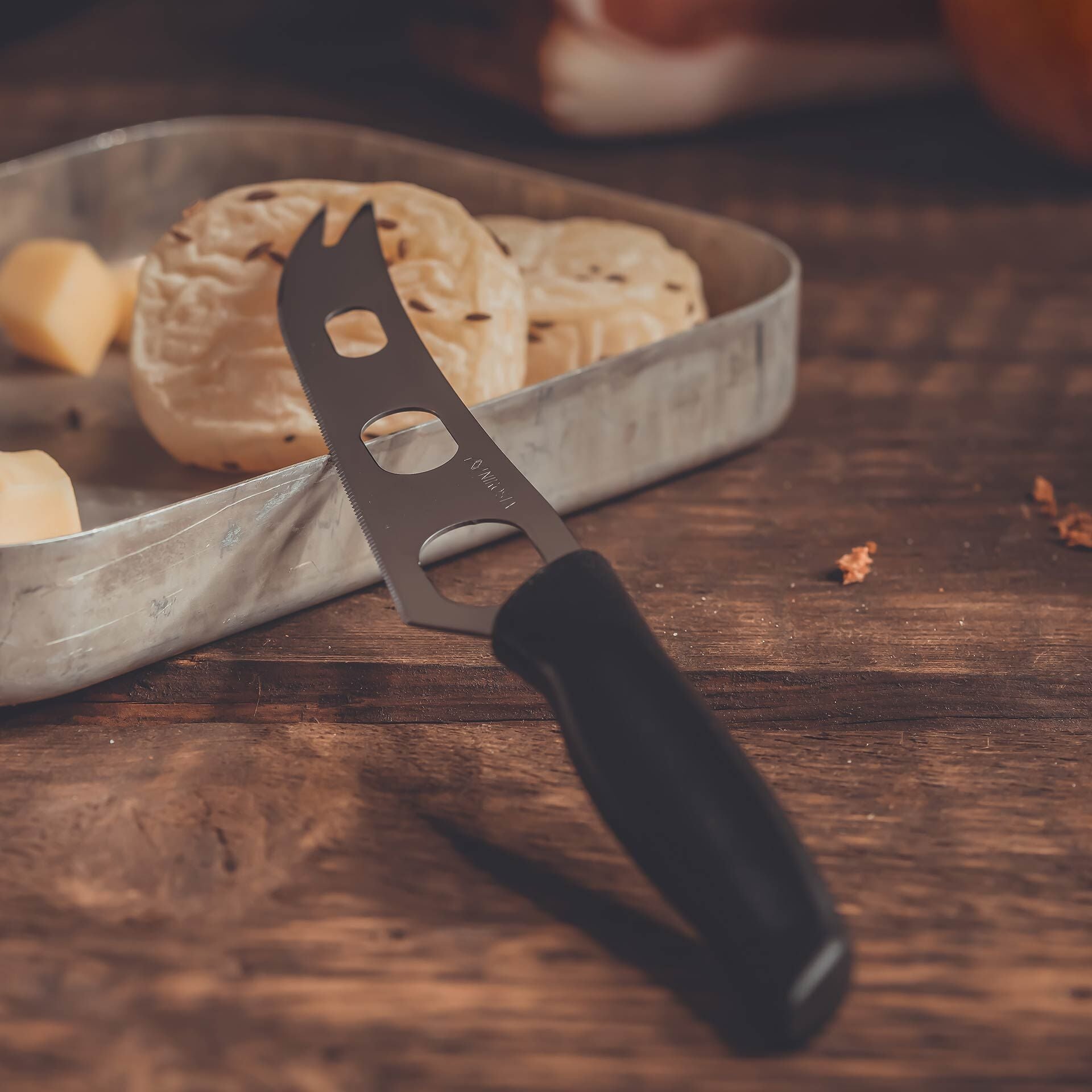 Ostekniv 23 cm svart rustfritt stål - Nirosta bakside