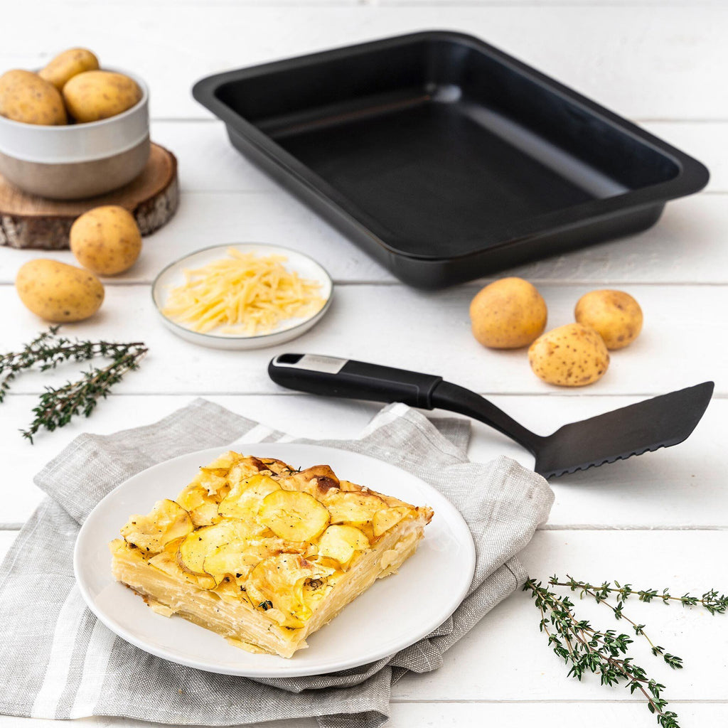 Nærbilde av kant på ovnsform non-stick 36,5x27 cm varmebestandig til 230°C fra Zenker