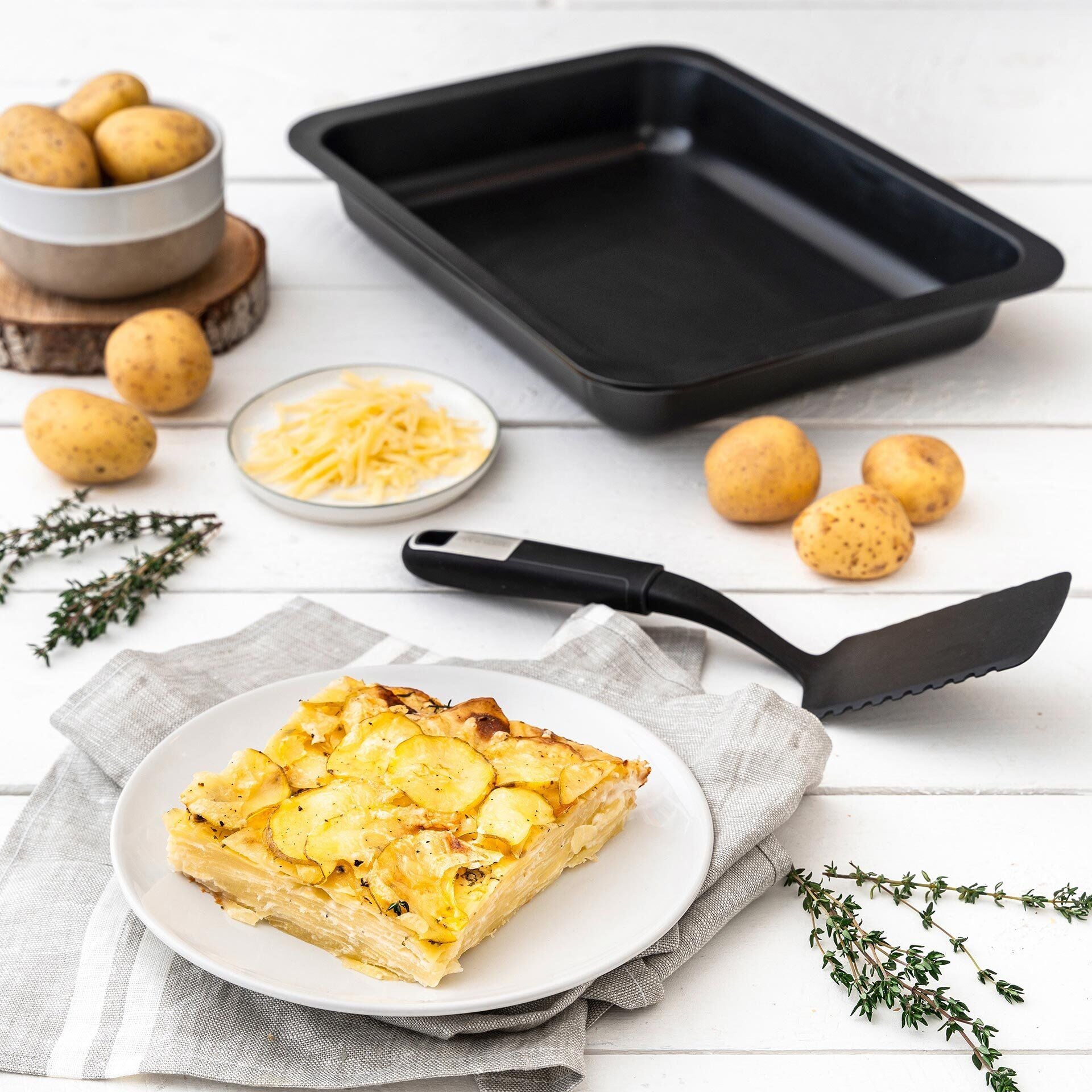 Nærbilde av kant på ovnsform non-stick 36,5x27 cm varmebestandig til 230°C fra Zenker