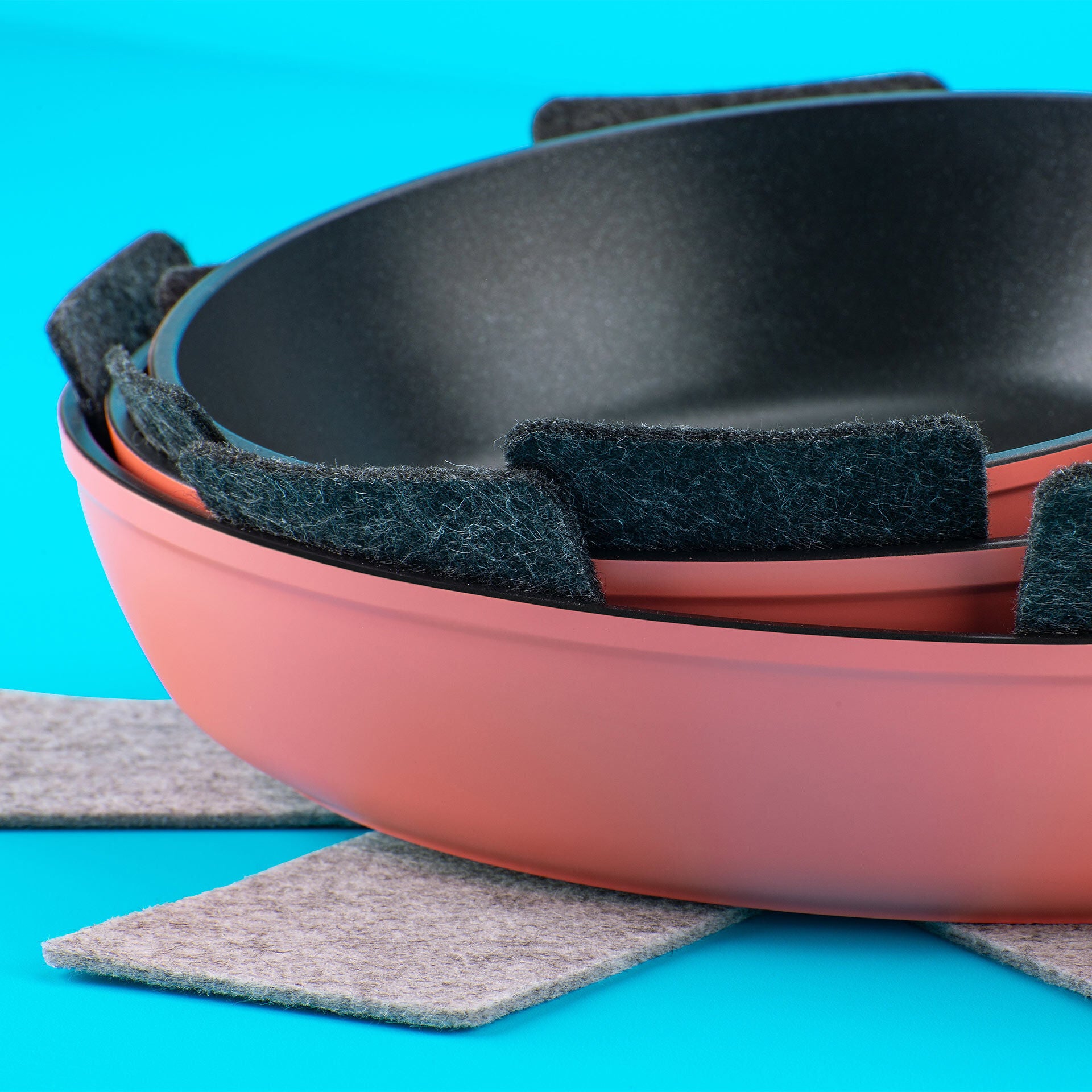 Pannebeskyttelse filt 3 stk grå - Tasty bakside