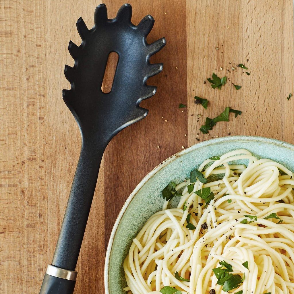 Detalj av Pastaskje Pride 30 cm non-stick nylon - Stanley Rogers grep