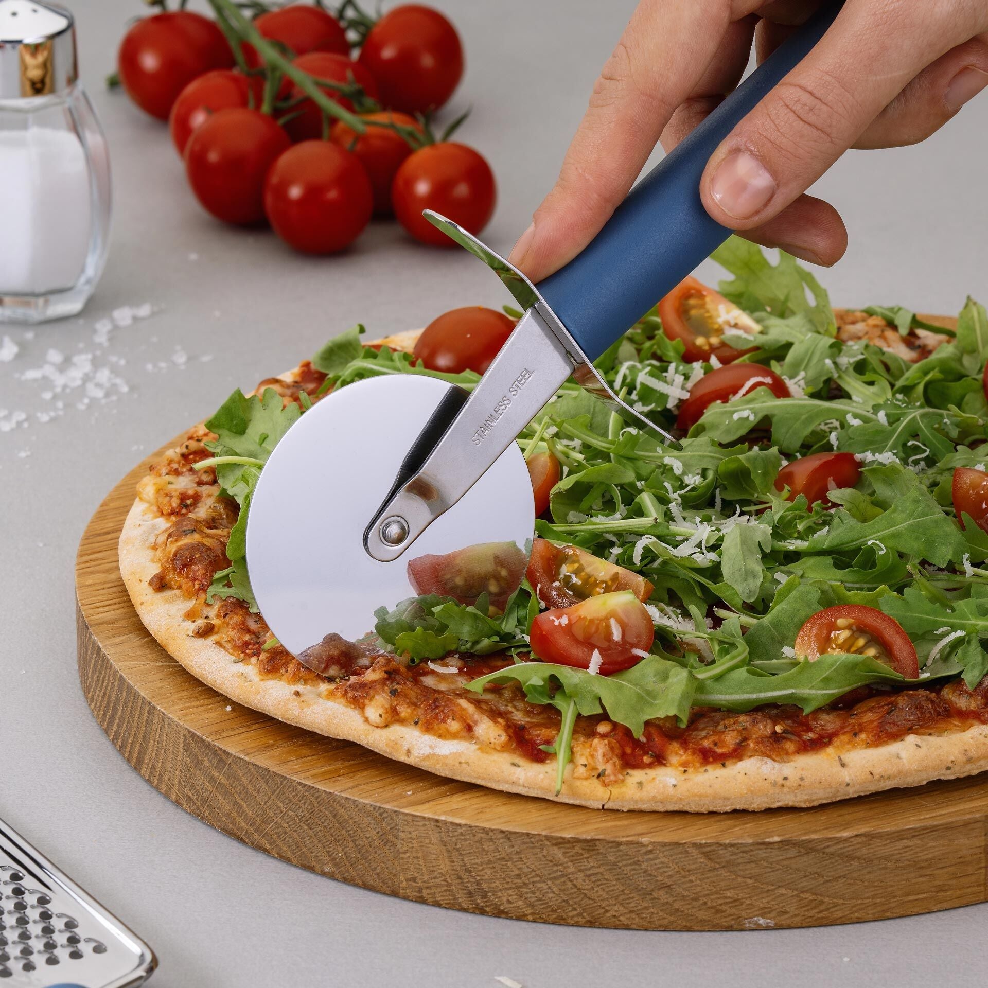 Pizzahjul rustfritt stål 20 cm blå Essential detalj av bladet