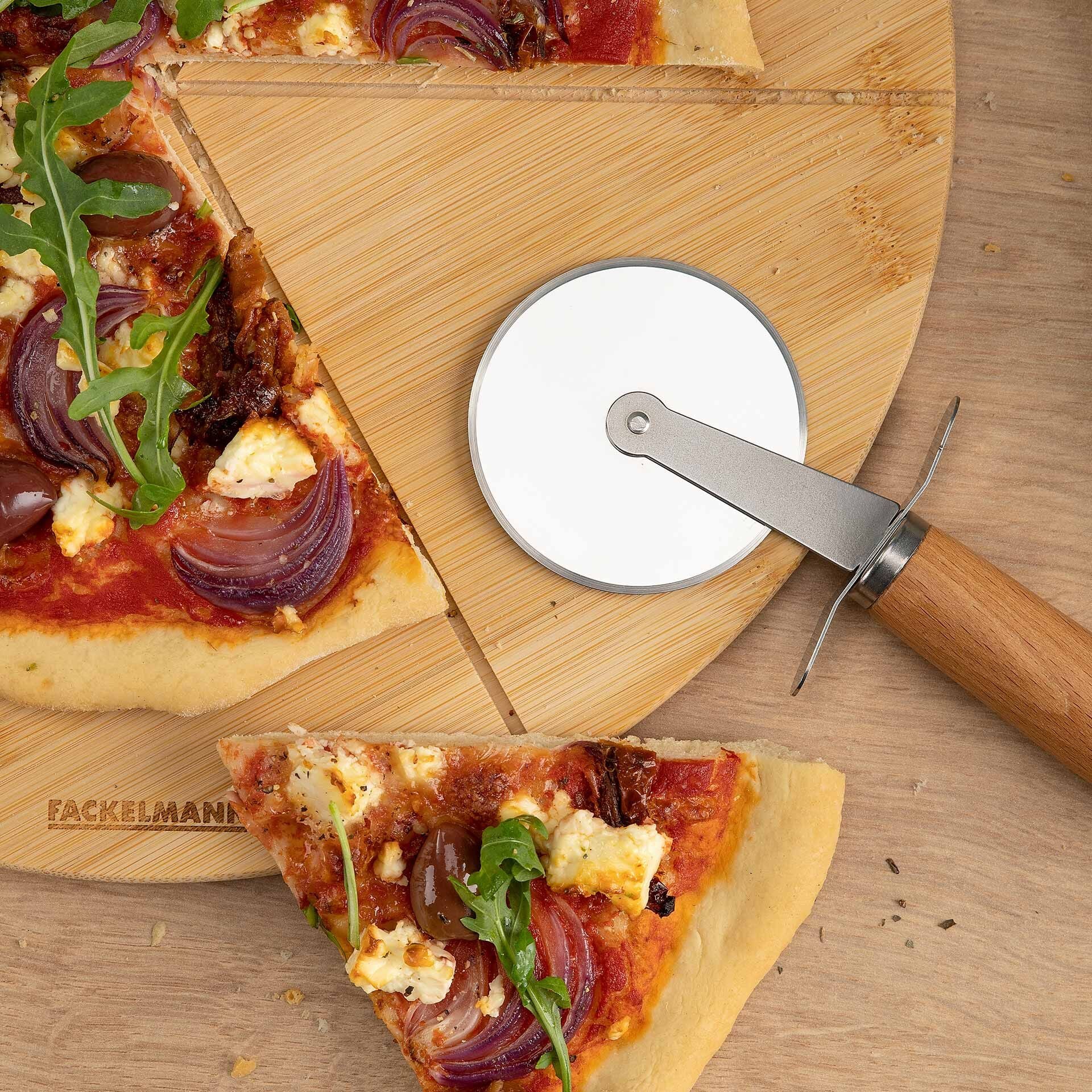 Detalj av Pizzahjul rustfritt stål med bøkeskaft FSC