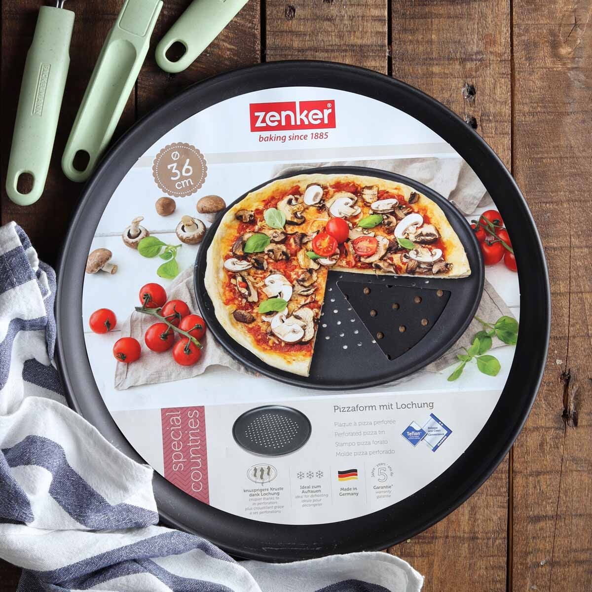 Pizzaplate perforert Ø36 cm non-stick - Zenker detalj av perforering