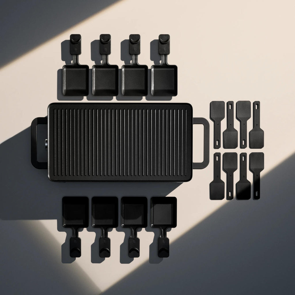 Raclettegrill for 8 personer med non-stick grillplate WMF Lono under bruk