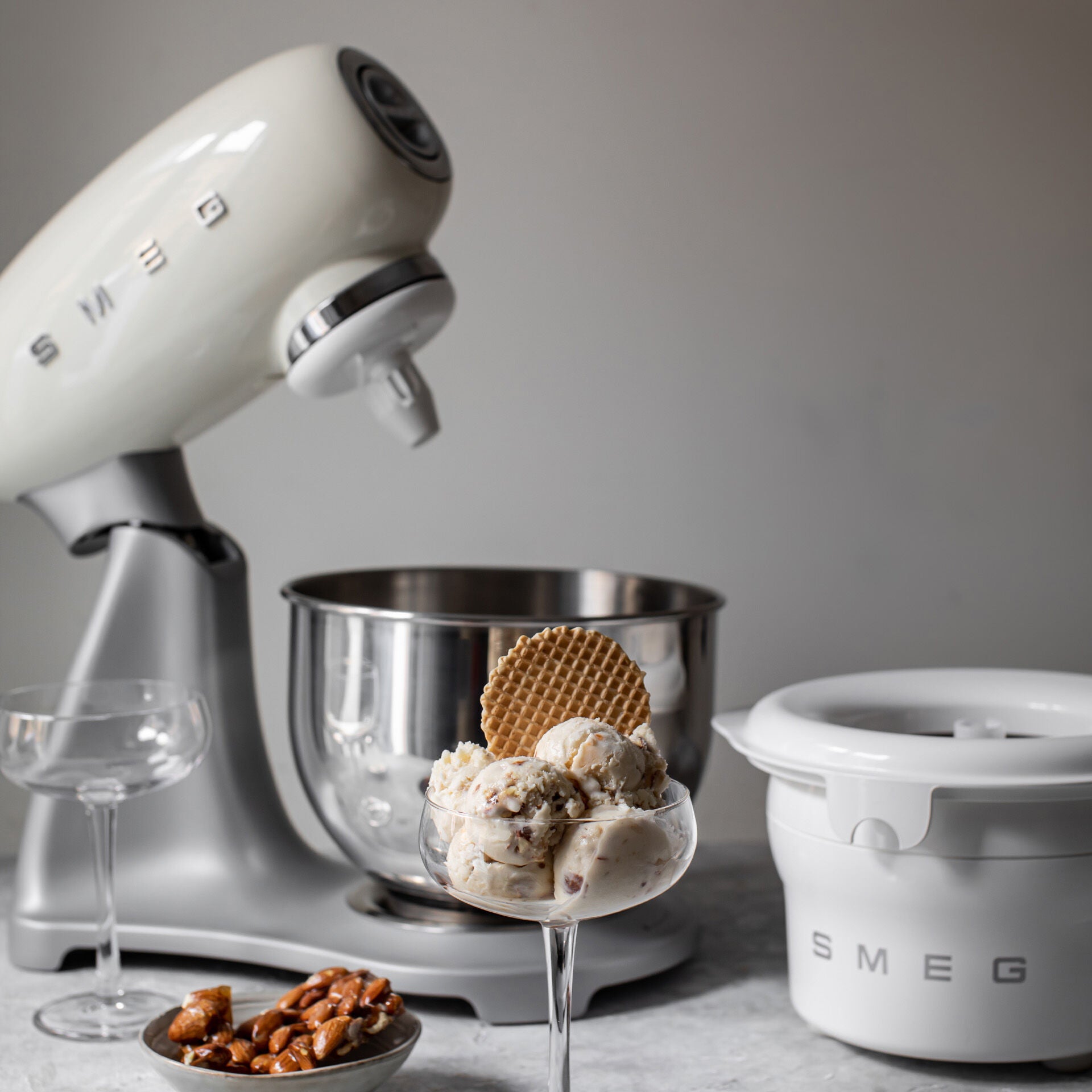 Rørebolle rustfritt stål 4,8 L med håndtak - SMEG bakside