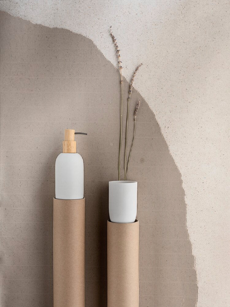 Montert Såpedispenser Altavalle hvit polyresin og bambus på baderom