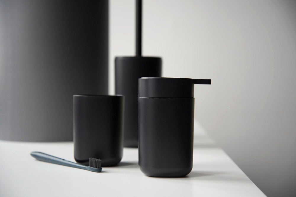 Detalj av Såpedispenser Davos svart matt plast