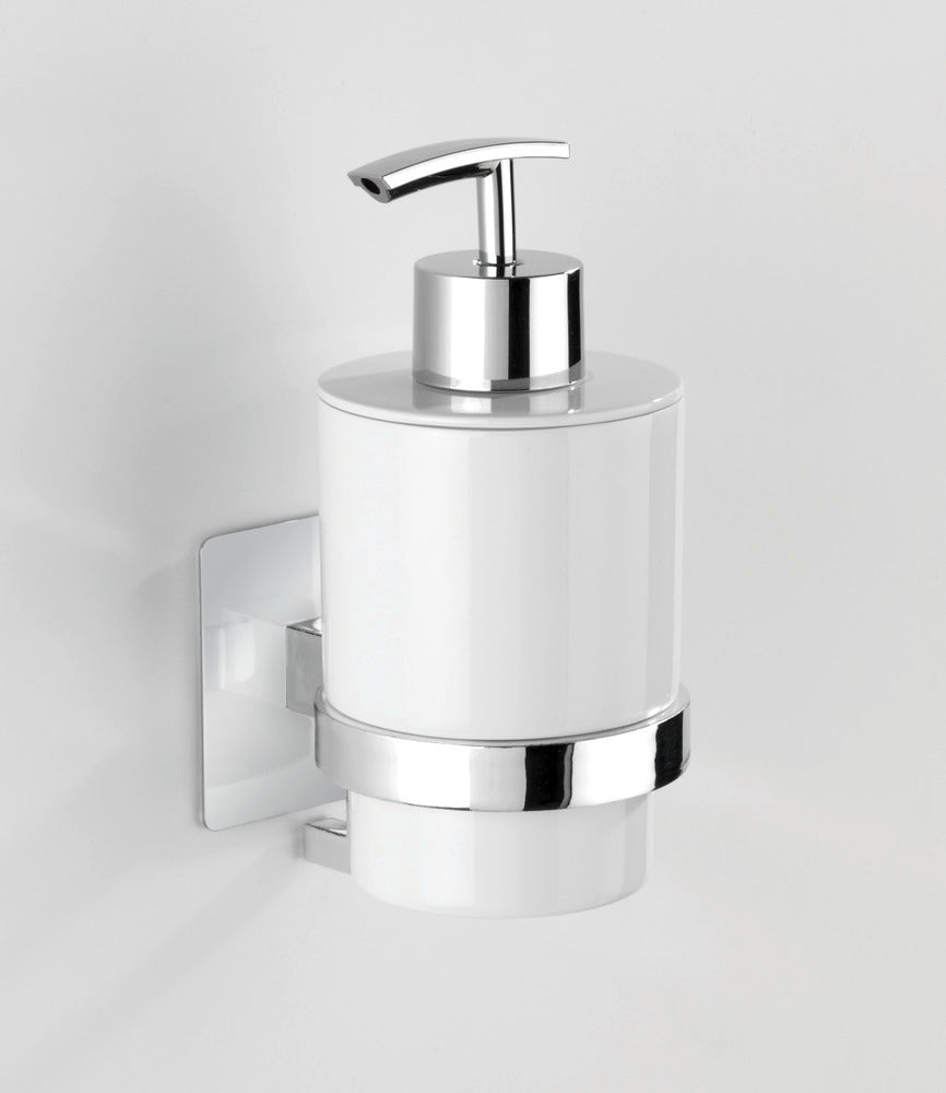 Nærbilde av såpedispenserens pumpe på Quadro Turbo-Loc®