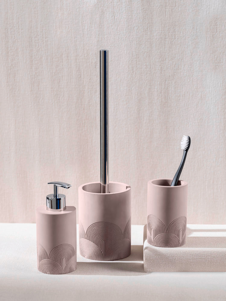 Detalj av Såpedispenser Roveto betong grå og rosa