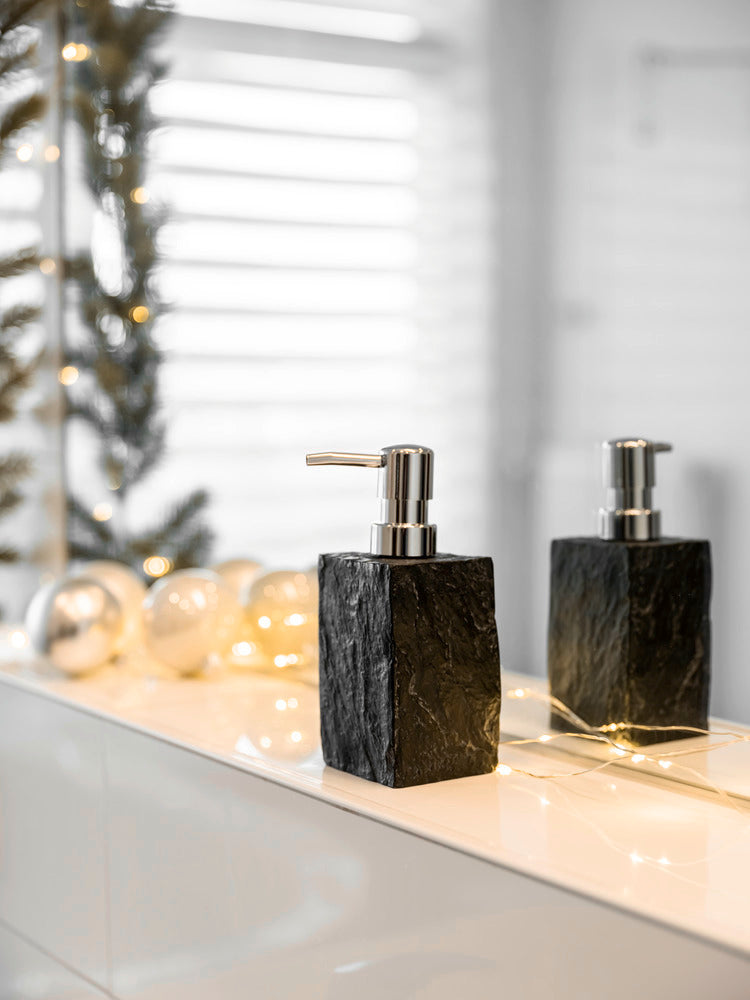 Overblikk av Såpedispenser Slate Rock svart polyresin 250 ml