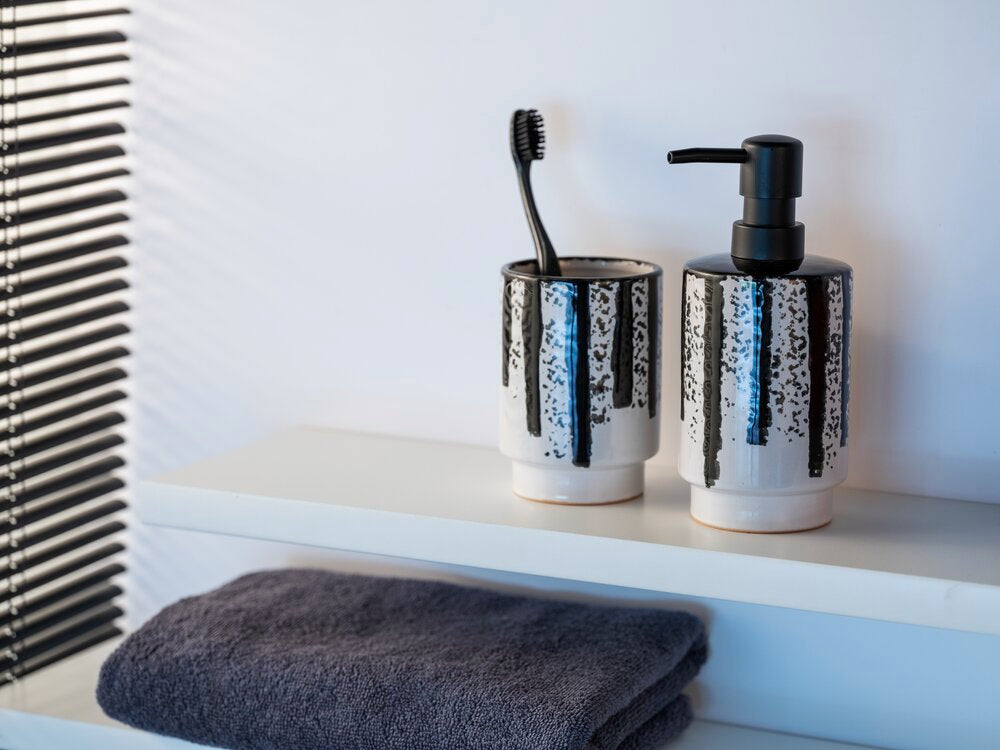 Detalj av Såpedispenser Subiza keramikk hvit/svart