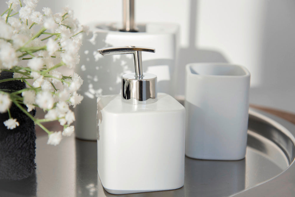 Detalj av pumpe på Såpedispenser Hexa keramikk hvit 290 ml