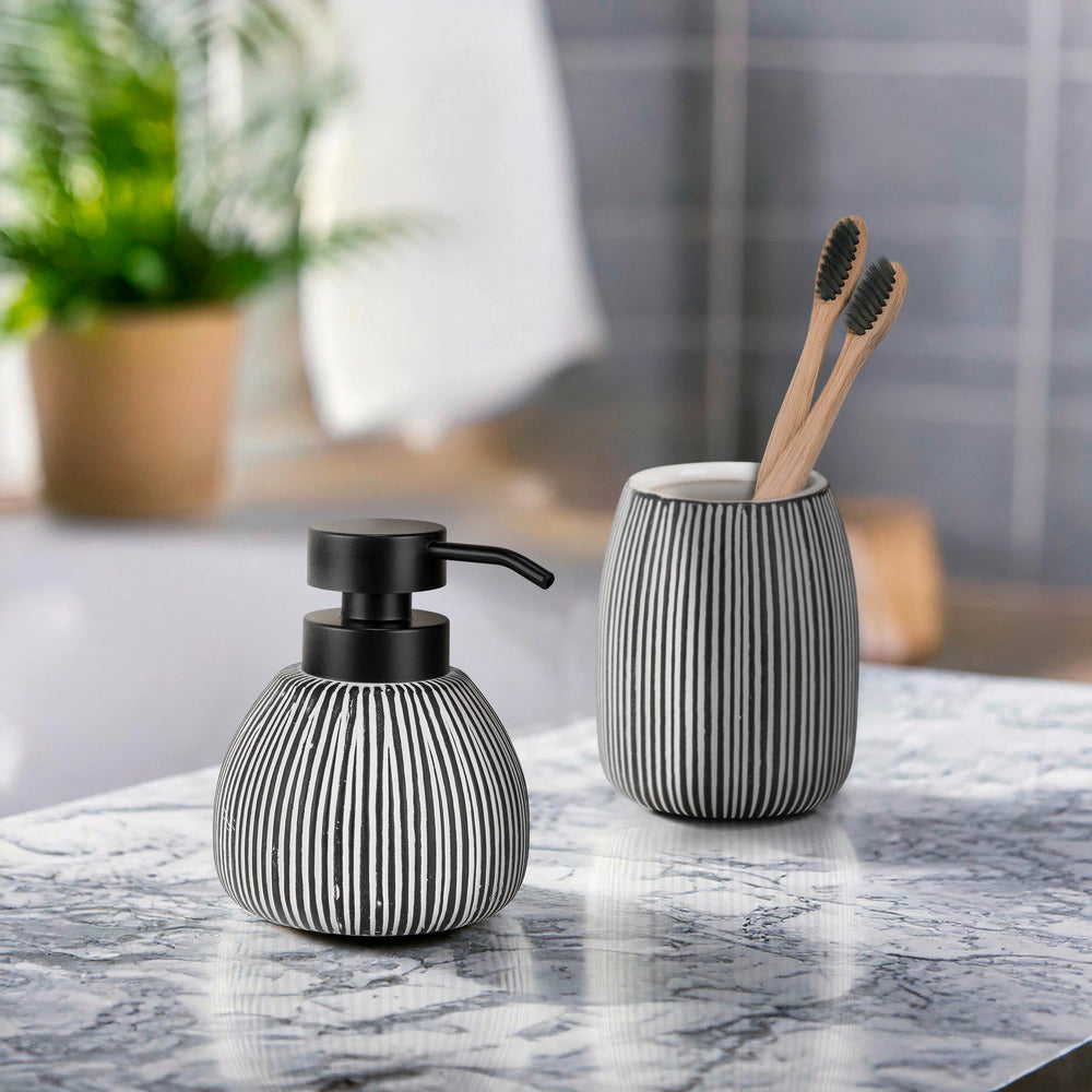 Montert Såpedispenser Pascoli hvit/svart keramikk 0,5 L på vask