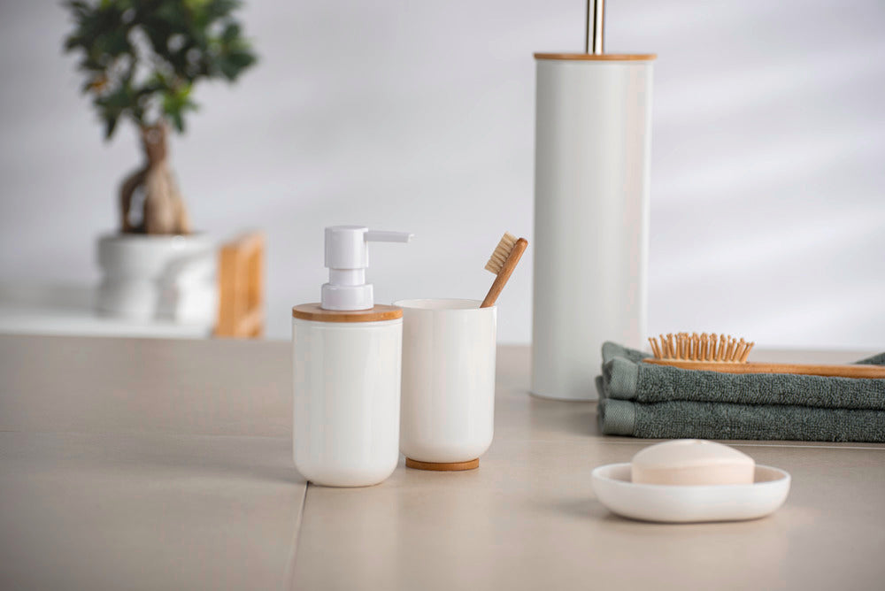 Nærbilde av Såpeskål hvit plast med bambus Posa