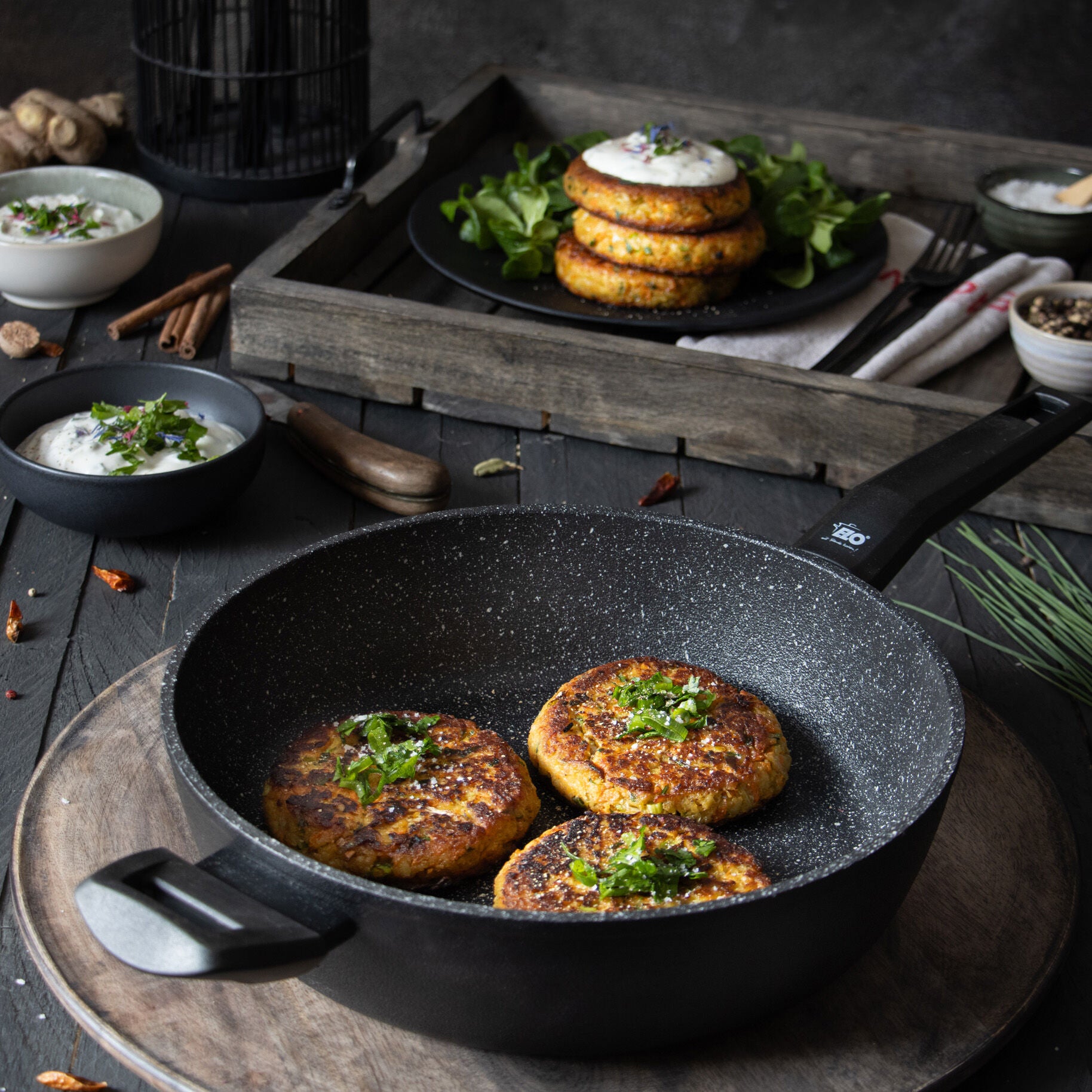 Detalj av Sauteringspanne med ekstragrep Ø28 cm non-stick - ELO