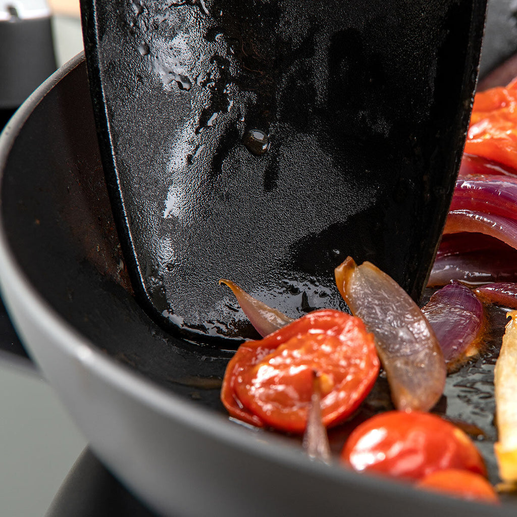 Serveringsskje plast non-stick-vennlig med opphengshull - Fackelmann montert i kjøkken