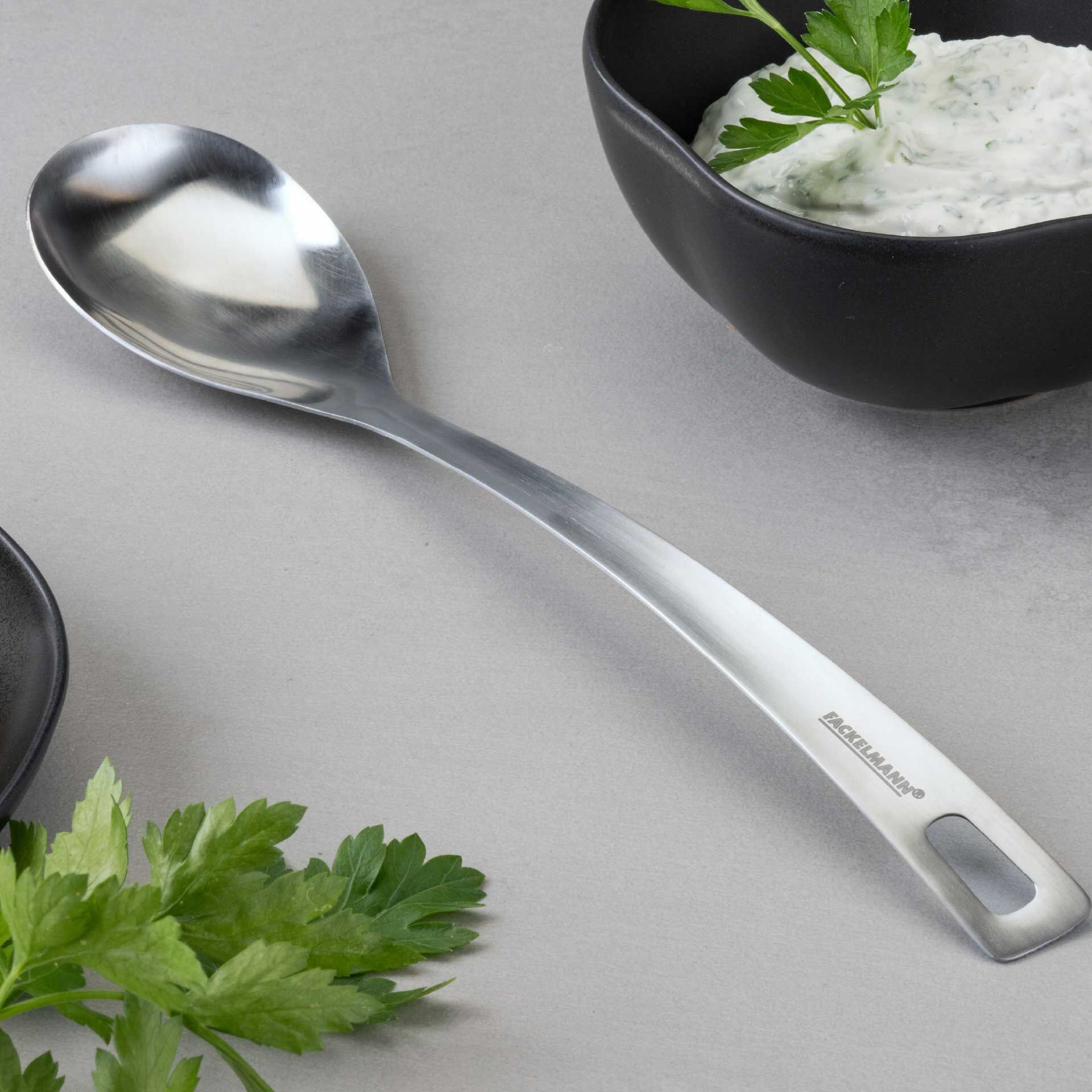 Serveringsskje rustfritt stål 33 cm med opphengskrok bakside