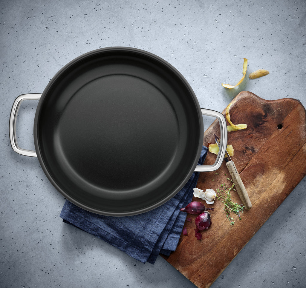 Servierpanne 24 cm keramisk non-stick rustfritt stål Durado detalj av håndtak
