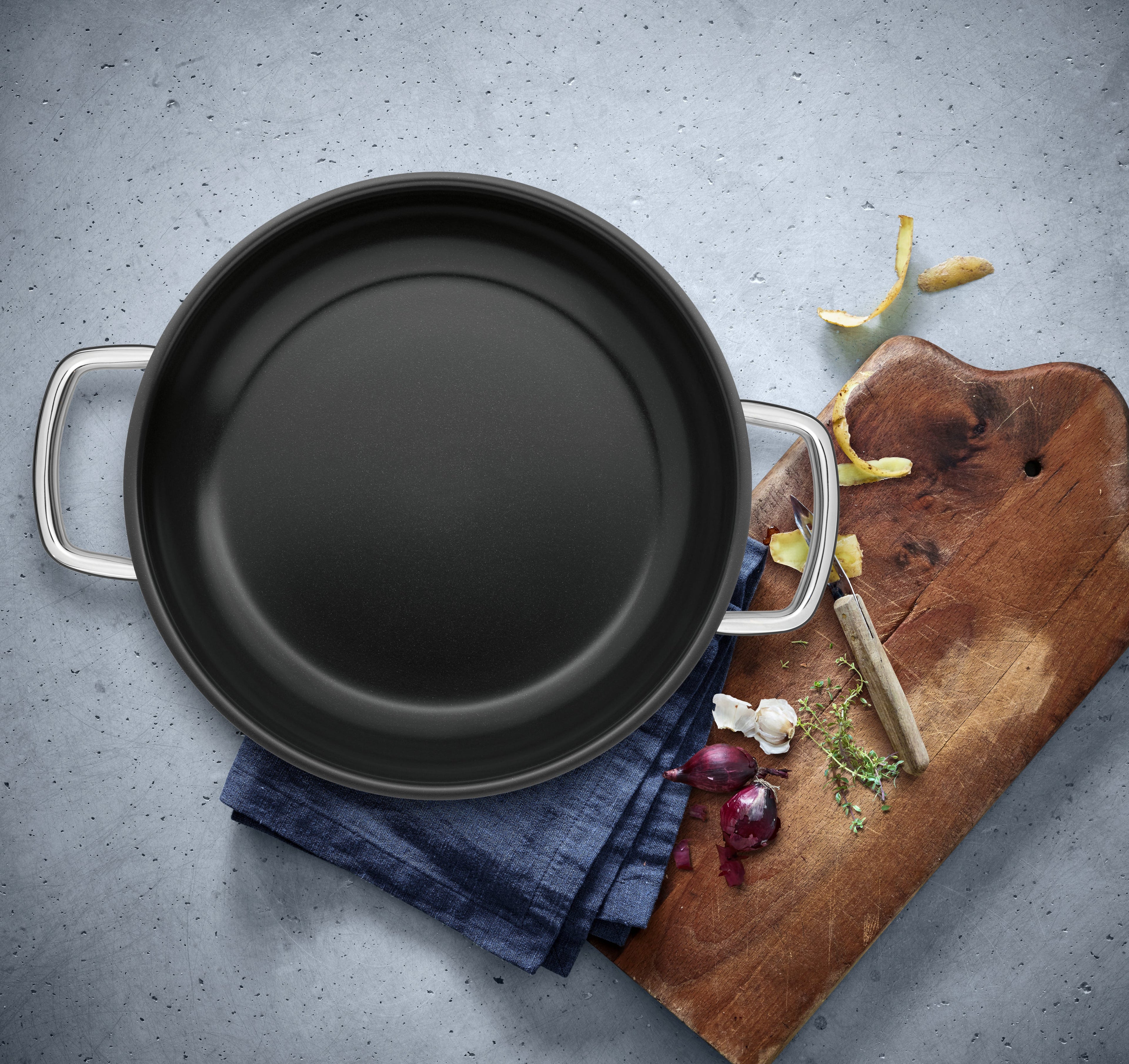 Servierpanne 24 cm keramisk non-stick rustfritt stål Durado detalj av håndtak
