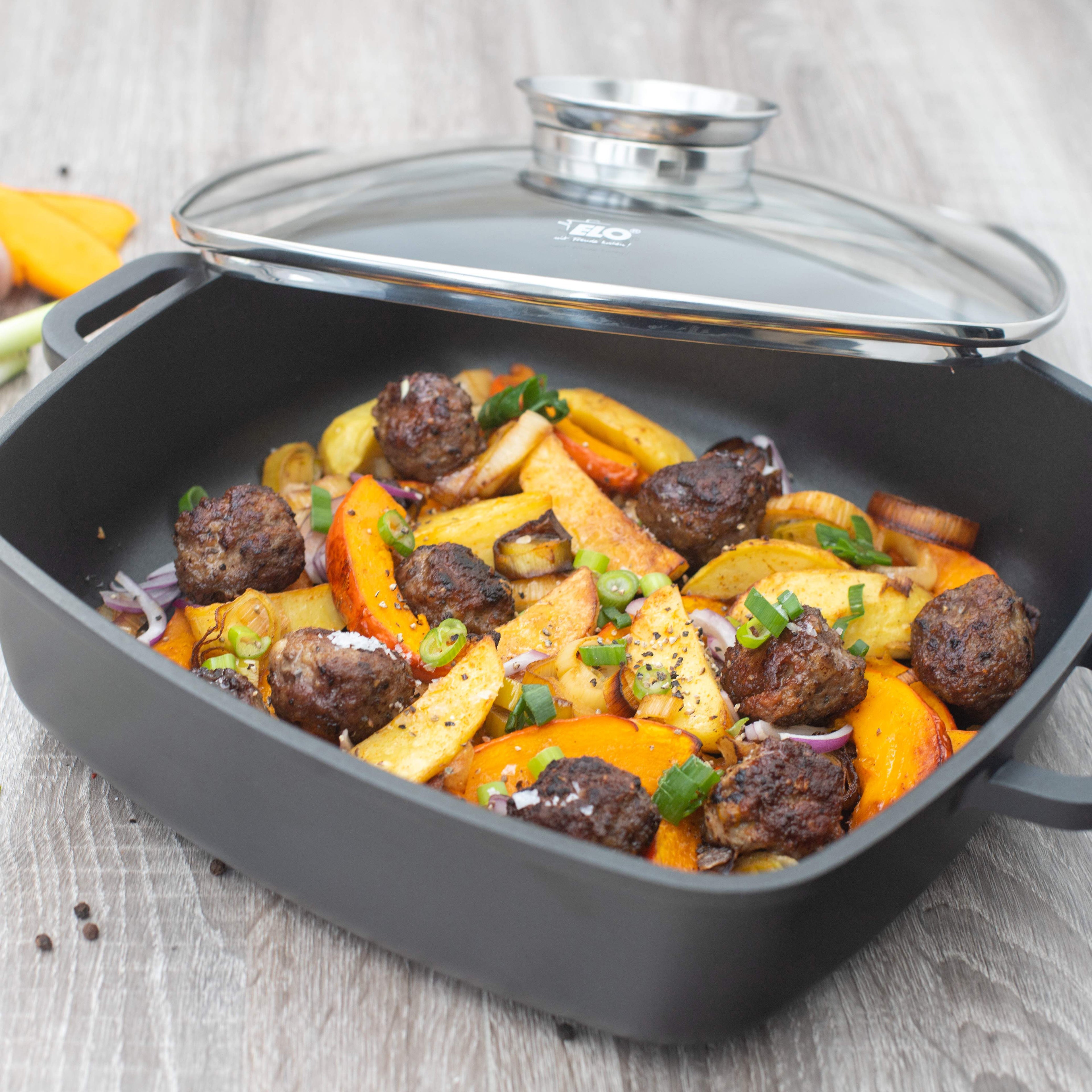 Servierpanne Alucast 28x28 cm med lokk non-stick nærbilde av lokk