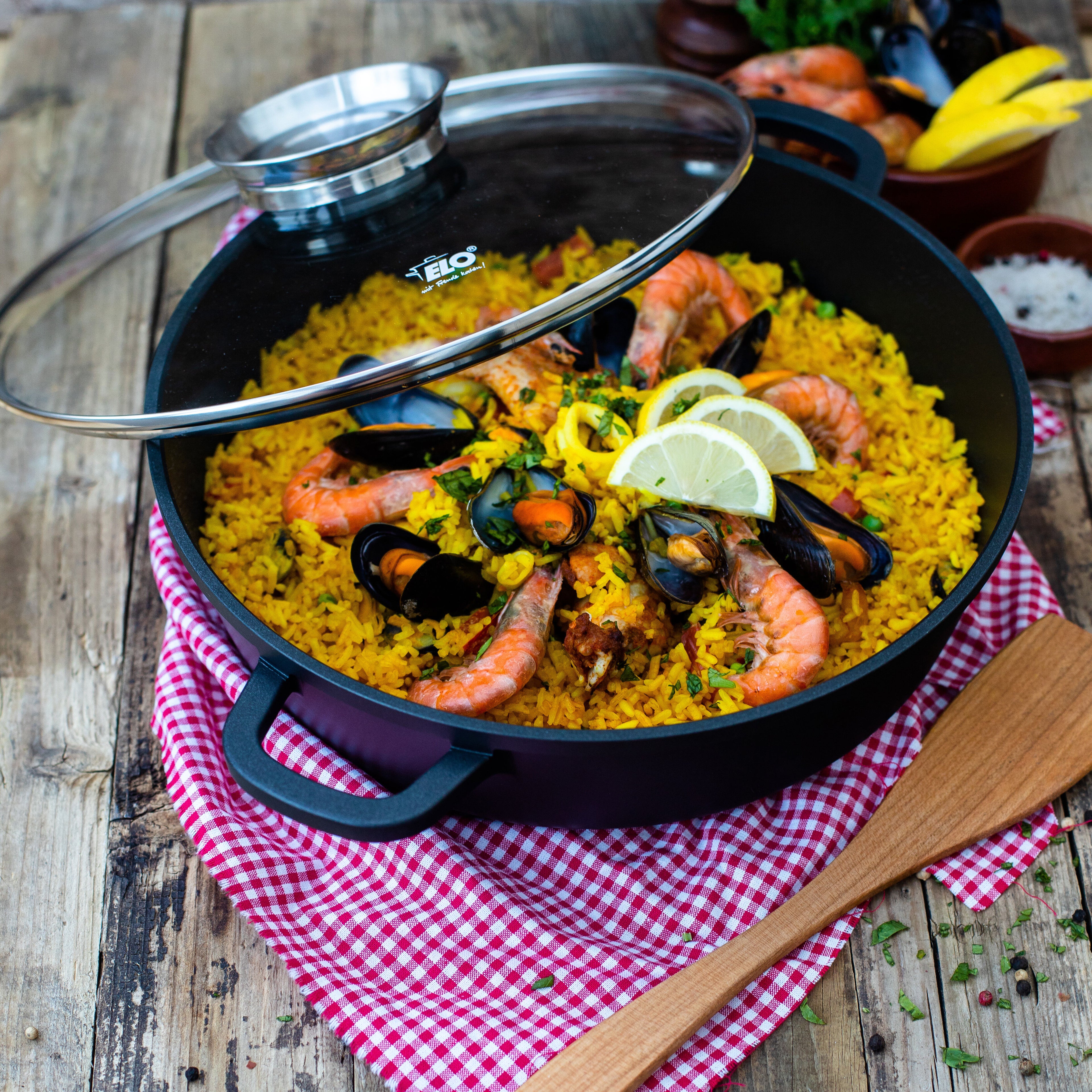 Servierpanne Alucast Ø32 cm non-stick med glasslokk 4,5 L detalj av håndtak
