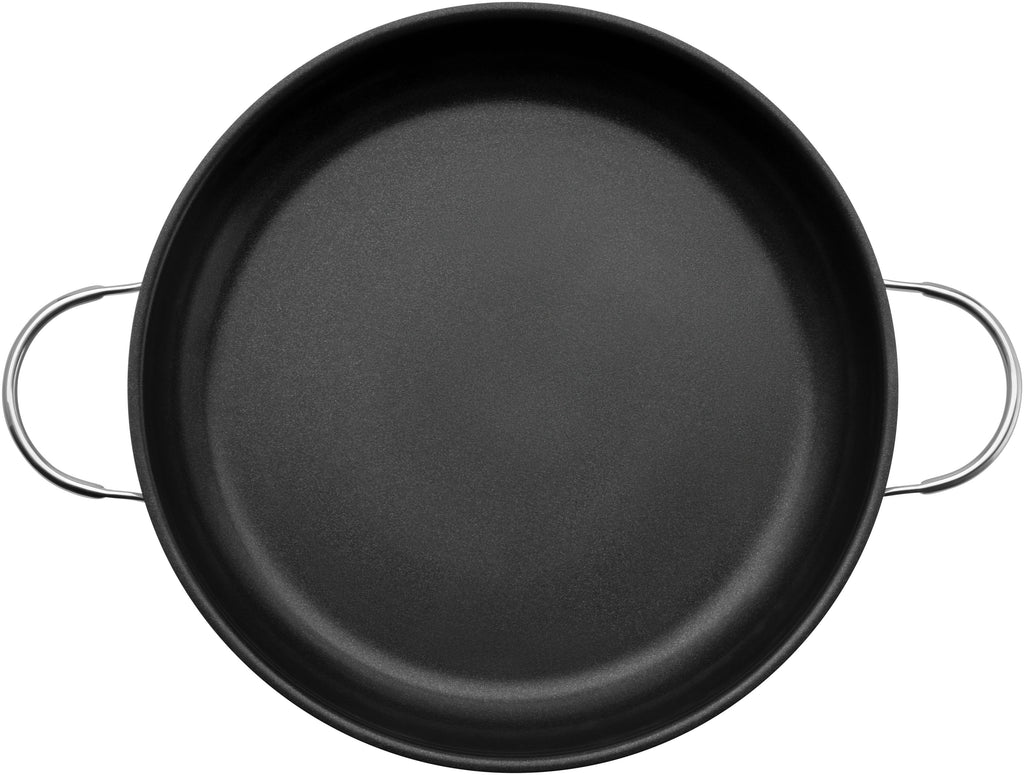 Servierpanne Calabria 32 cm non-stick rustfritt stål montert på komfyr