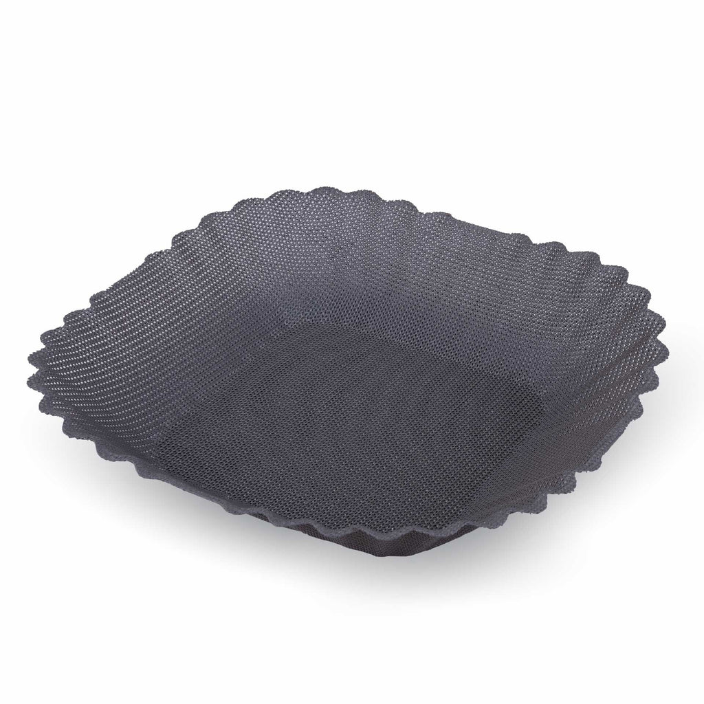 Nærbilde av perforert overflate på Silikonform for airfryer 21x21 cm non-stick grå