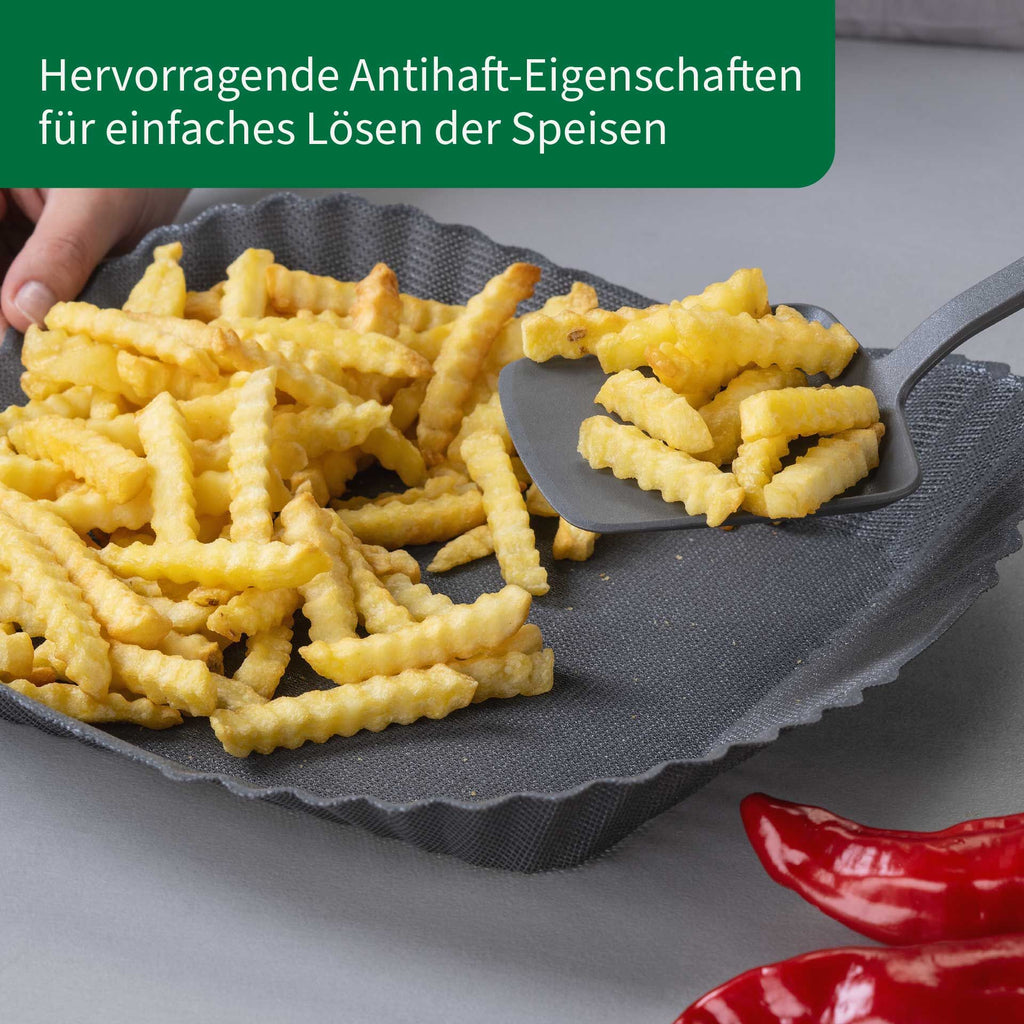 Silikonform for airfryer non-stick 28,5×28,5 cm montert i airfryer