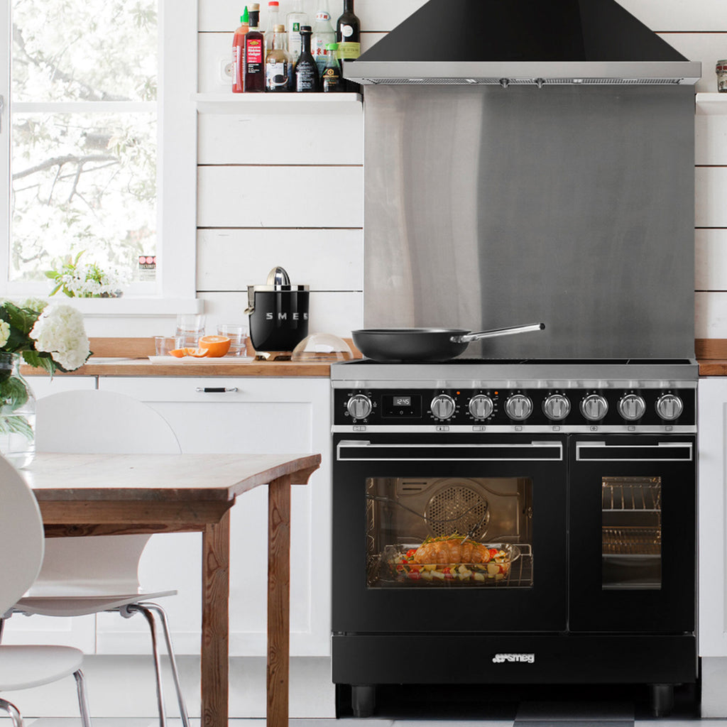 Sitruspresse elektrisk 70W svart rustfritt stål SMEG detalj