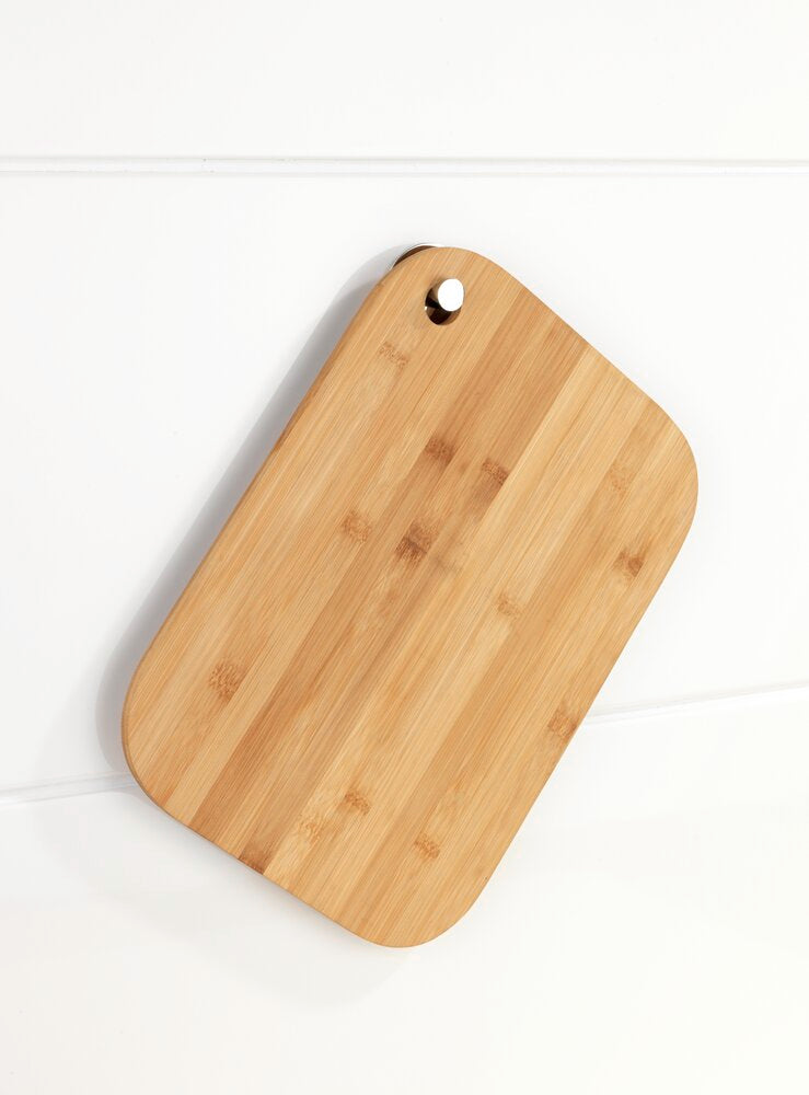 Skjærefjøl bambus 33 x 25 cm - Wenko montert på kjøkkenbenk