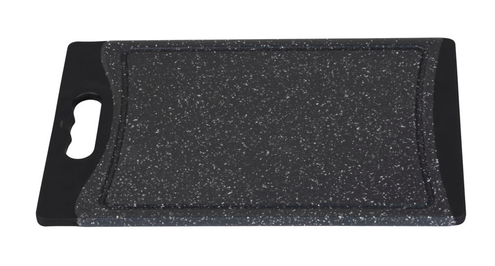 Skjærefjøl plast svart 29x19,5 cm Wenko i bruk med grønnsaker