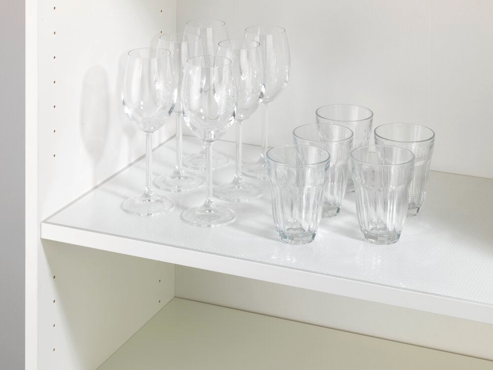 Sklimatte for skuffer og skap 150×50 cm svart klippbar i bruk med glass
