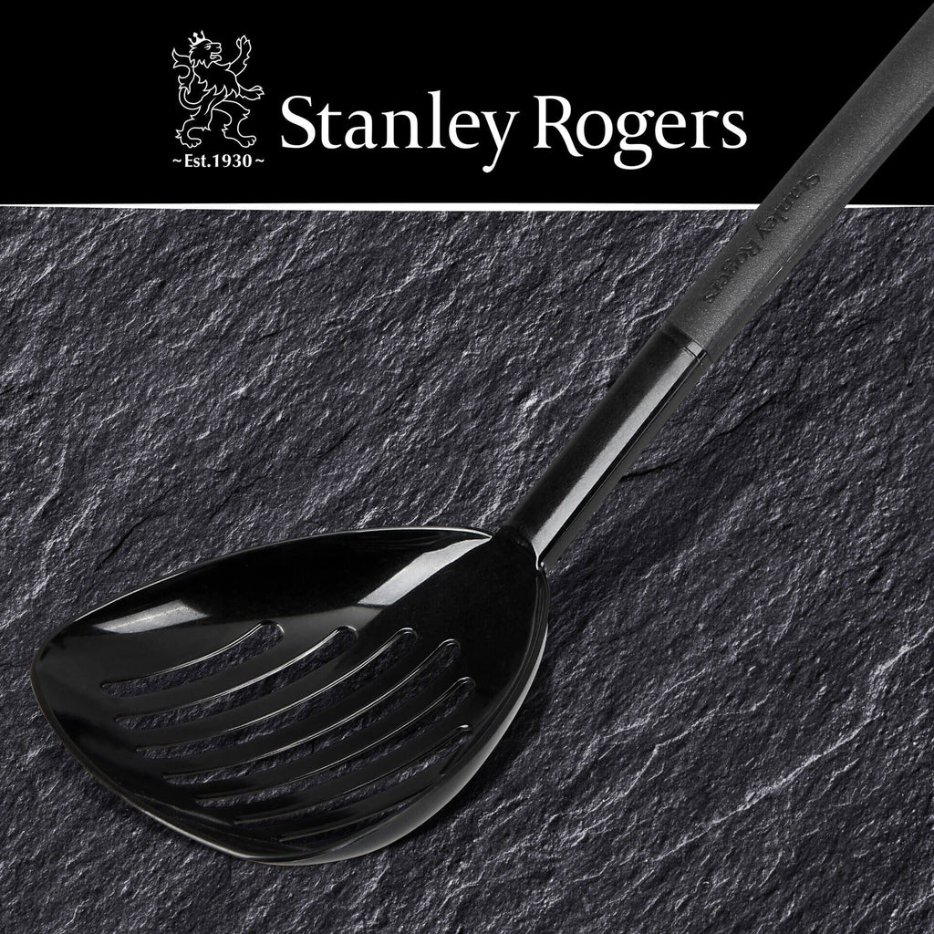 Nærbilde av håndtaket på Skumskje med spalter 34 cm svart nylon - Stanley Rogers